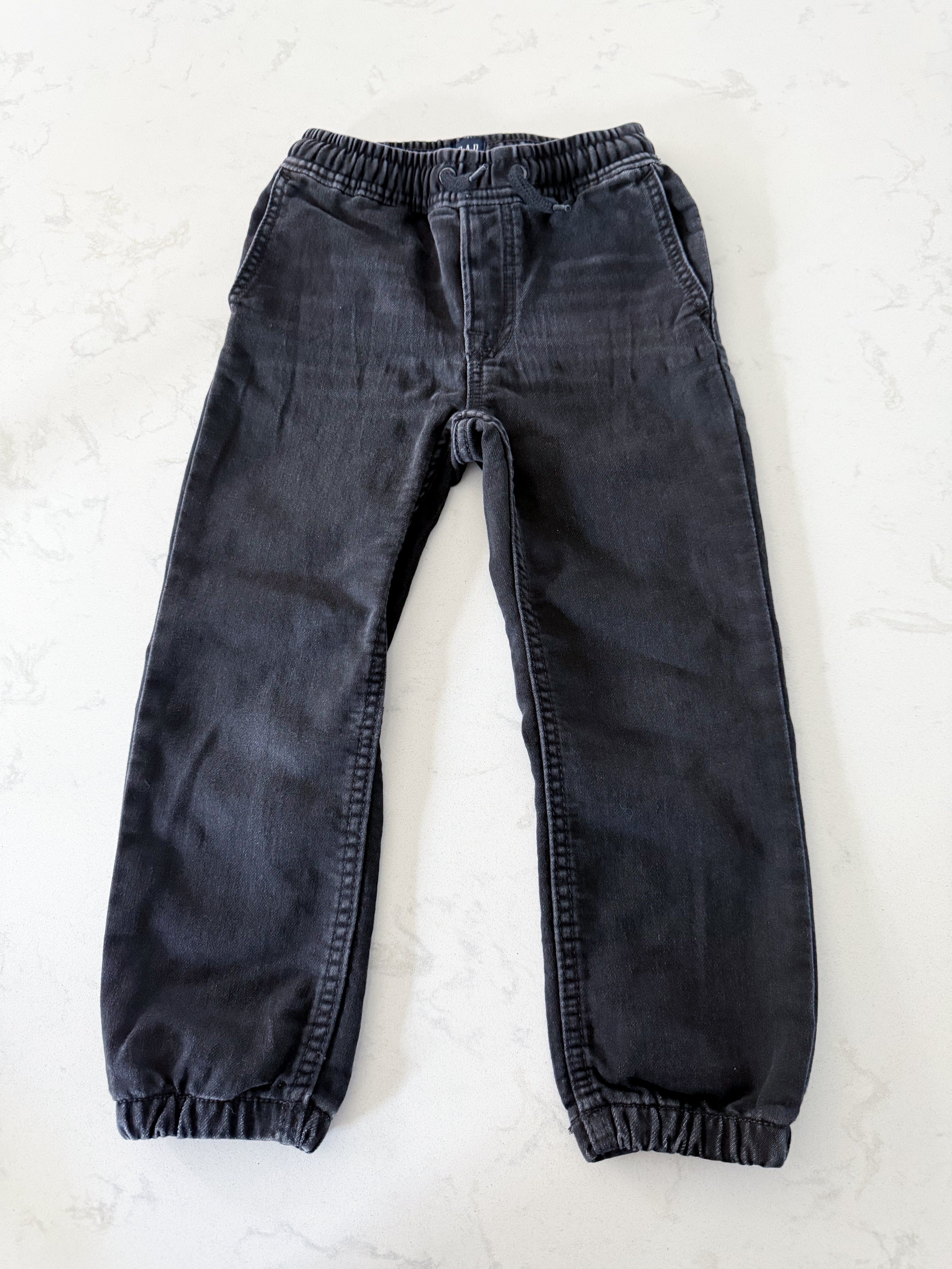 Gap- 4-5Y- GUC- black jeans