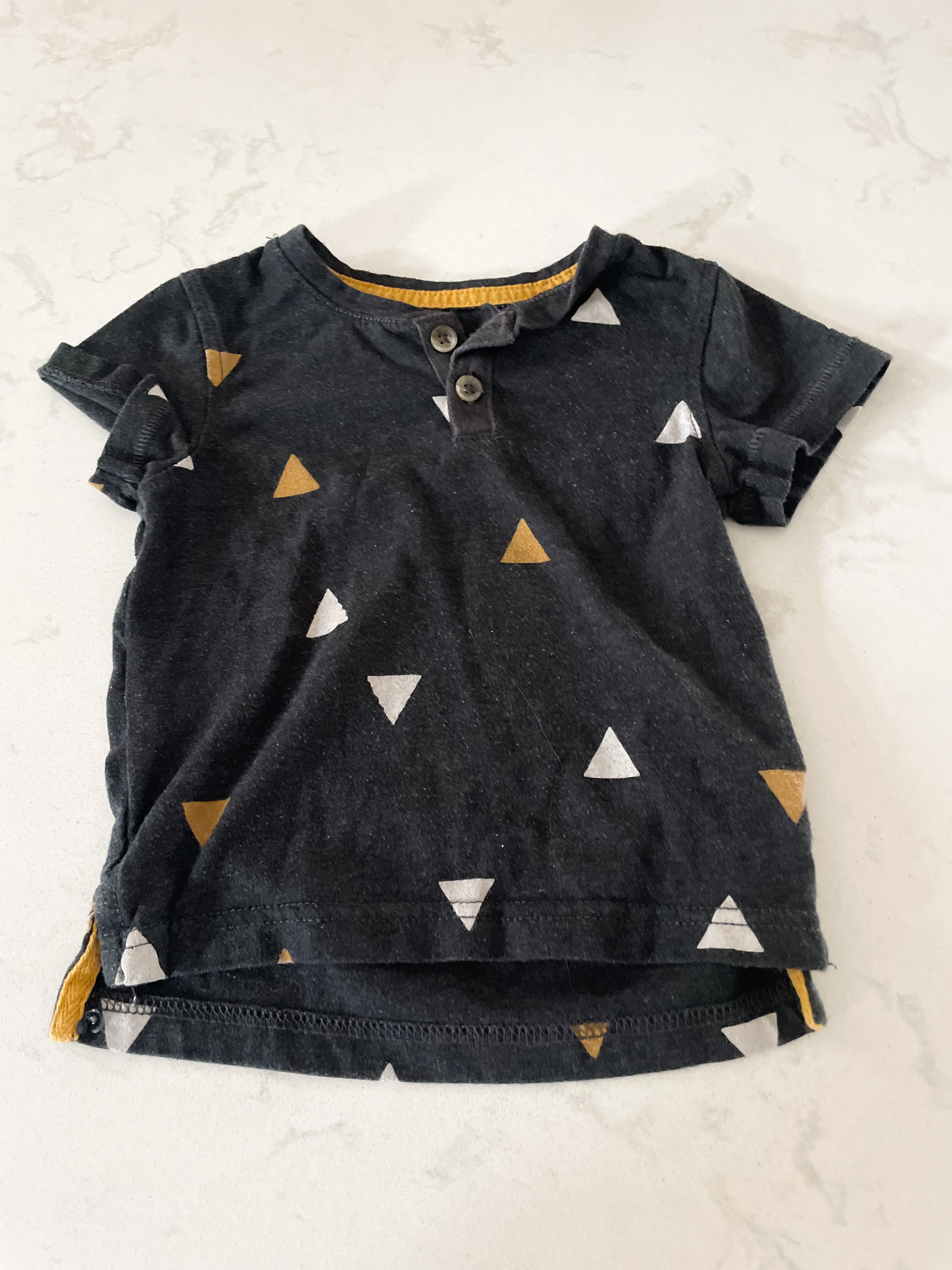 Oshkosh-dark grey t shirt with triangles