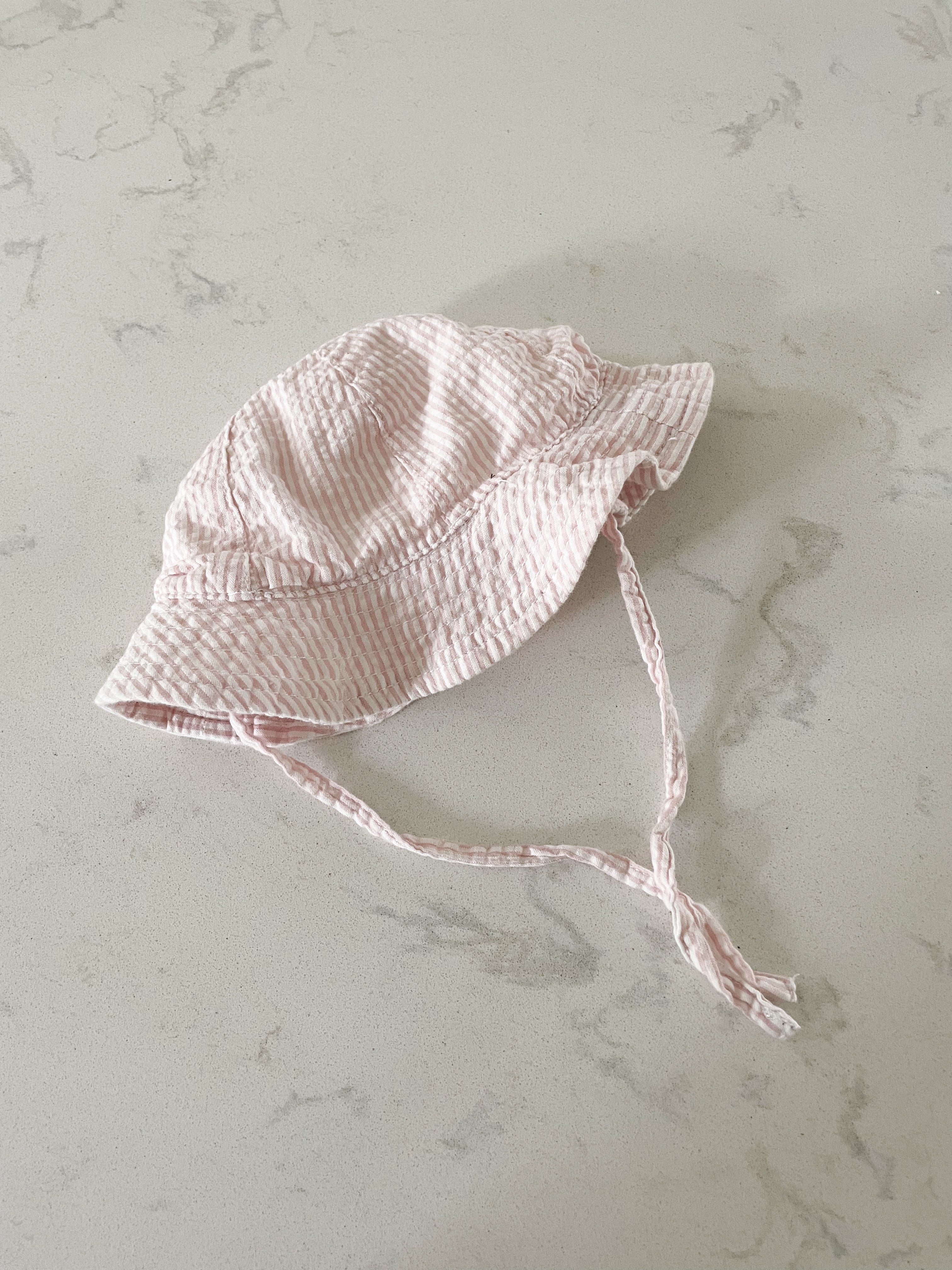 H&M- premie/newborn- GUC- light pink and white striped sun hat