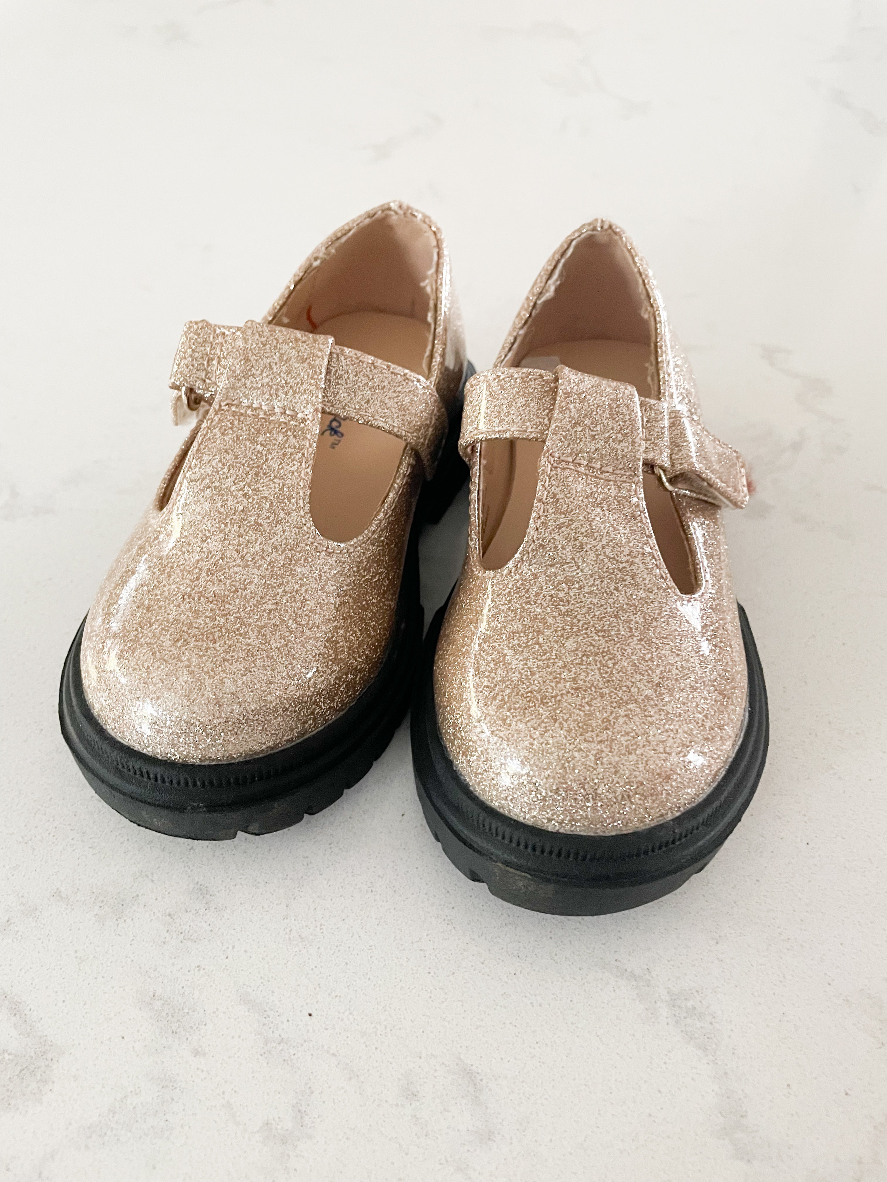 Cat and Jack- 5C- EUC- gold sparkly slip on shoes