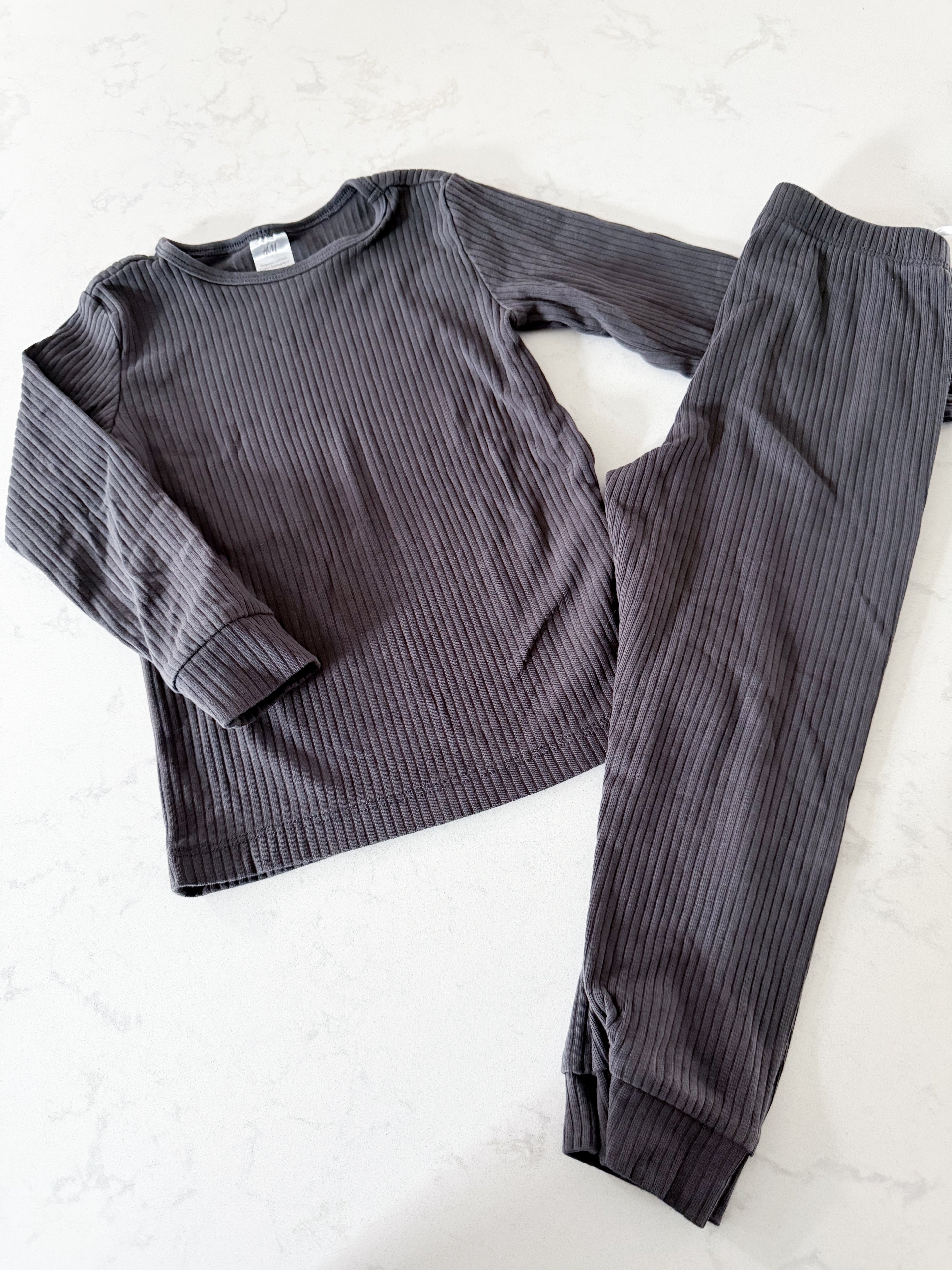 H&M-3T- VGUC- dark gray ribbed set