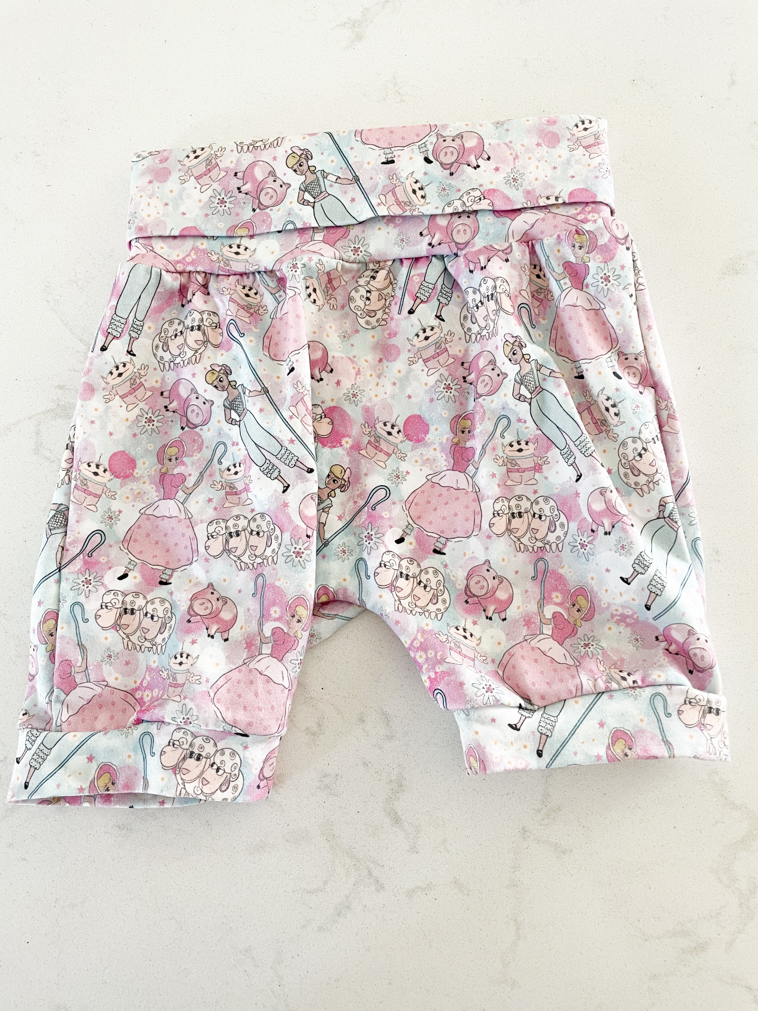 No brand- 2T (and bigger)- VGUC- Little Bo Peep small shop grow with me shorts