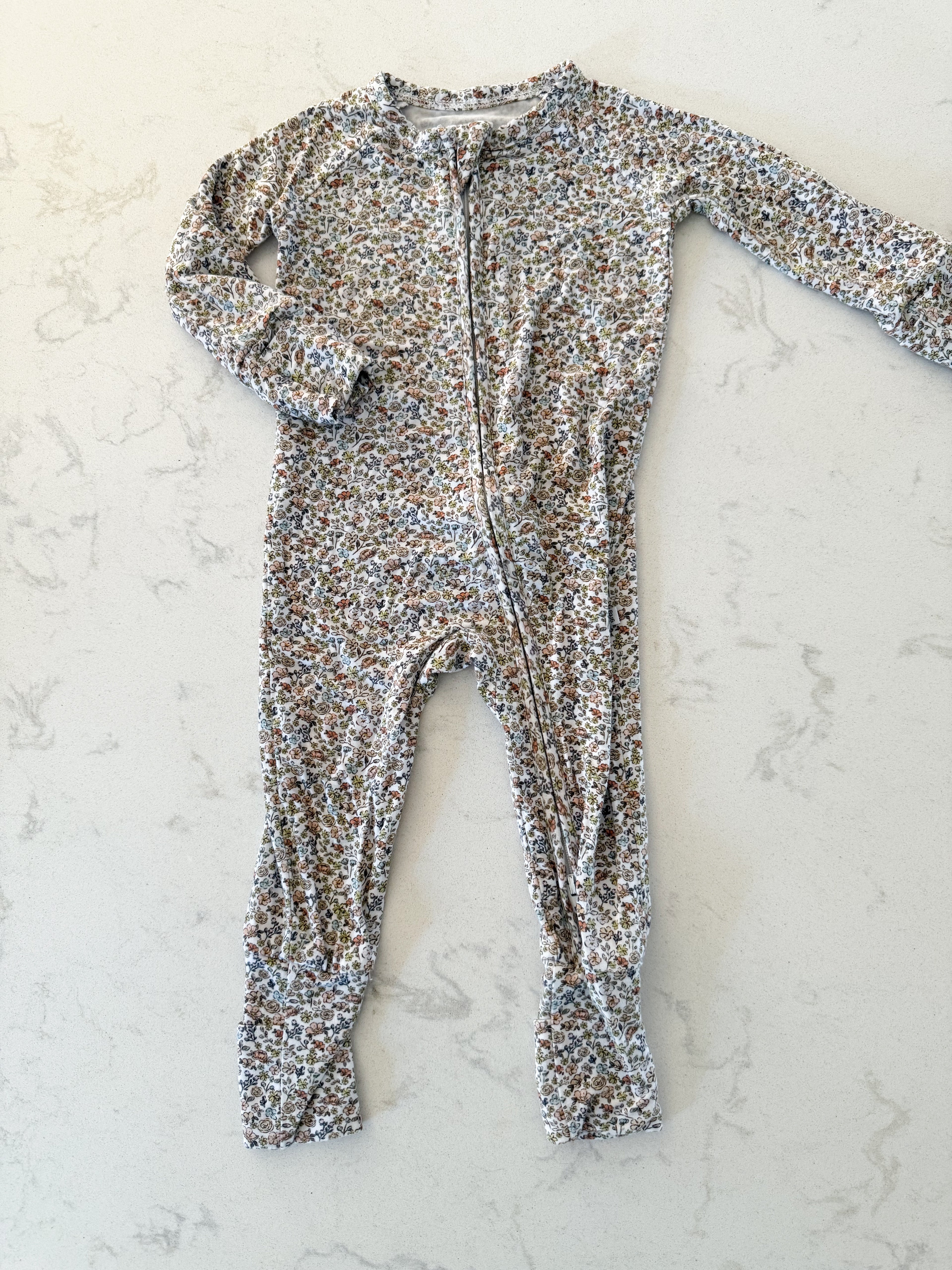 Early Grey- 3-6m- VGUC- white with tiny florals bamboo romper