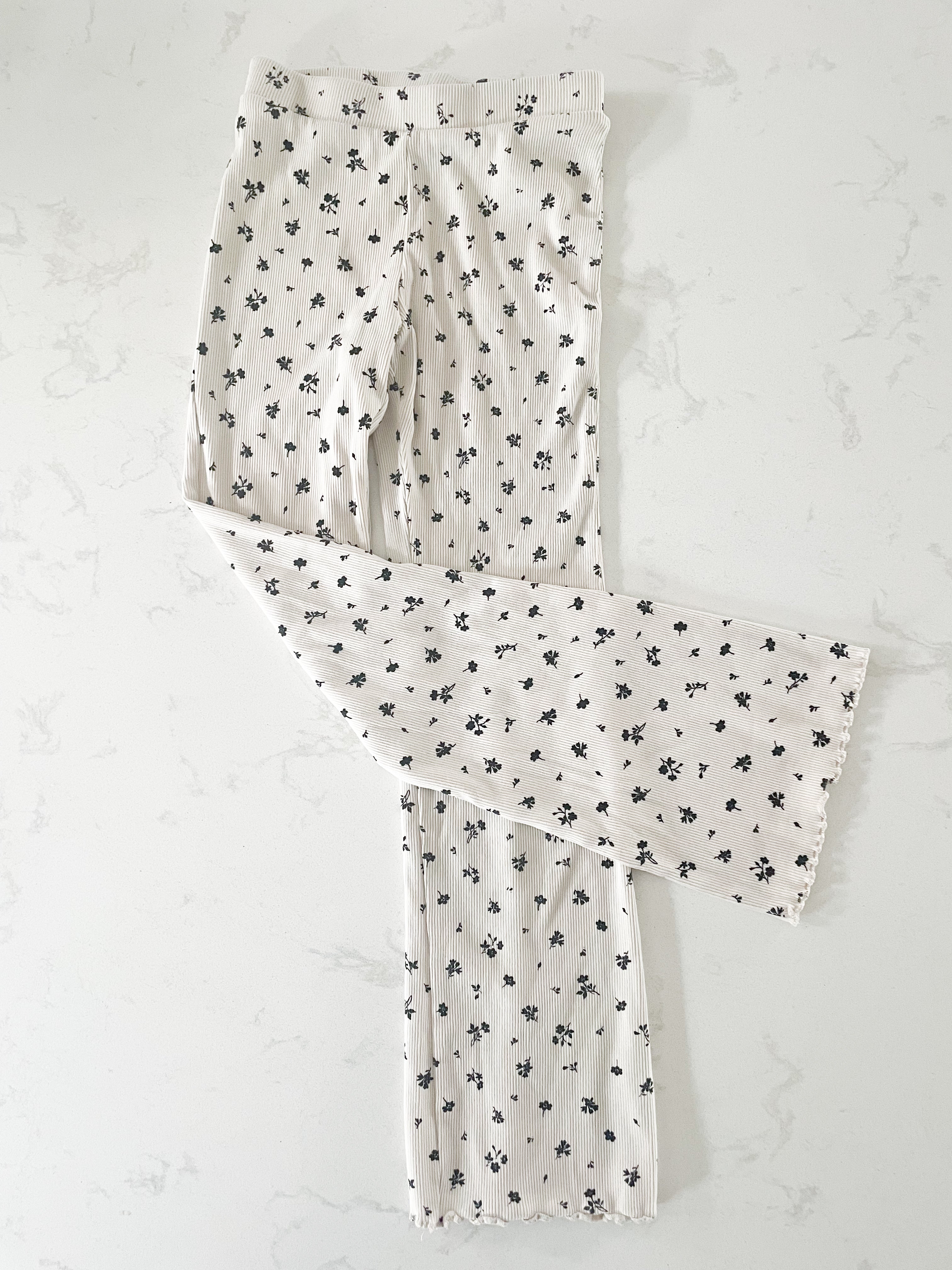 H&M- 7/8Y- ribbed flare leggings with floral pattern