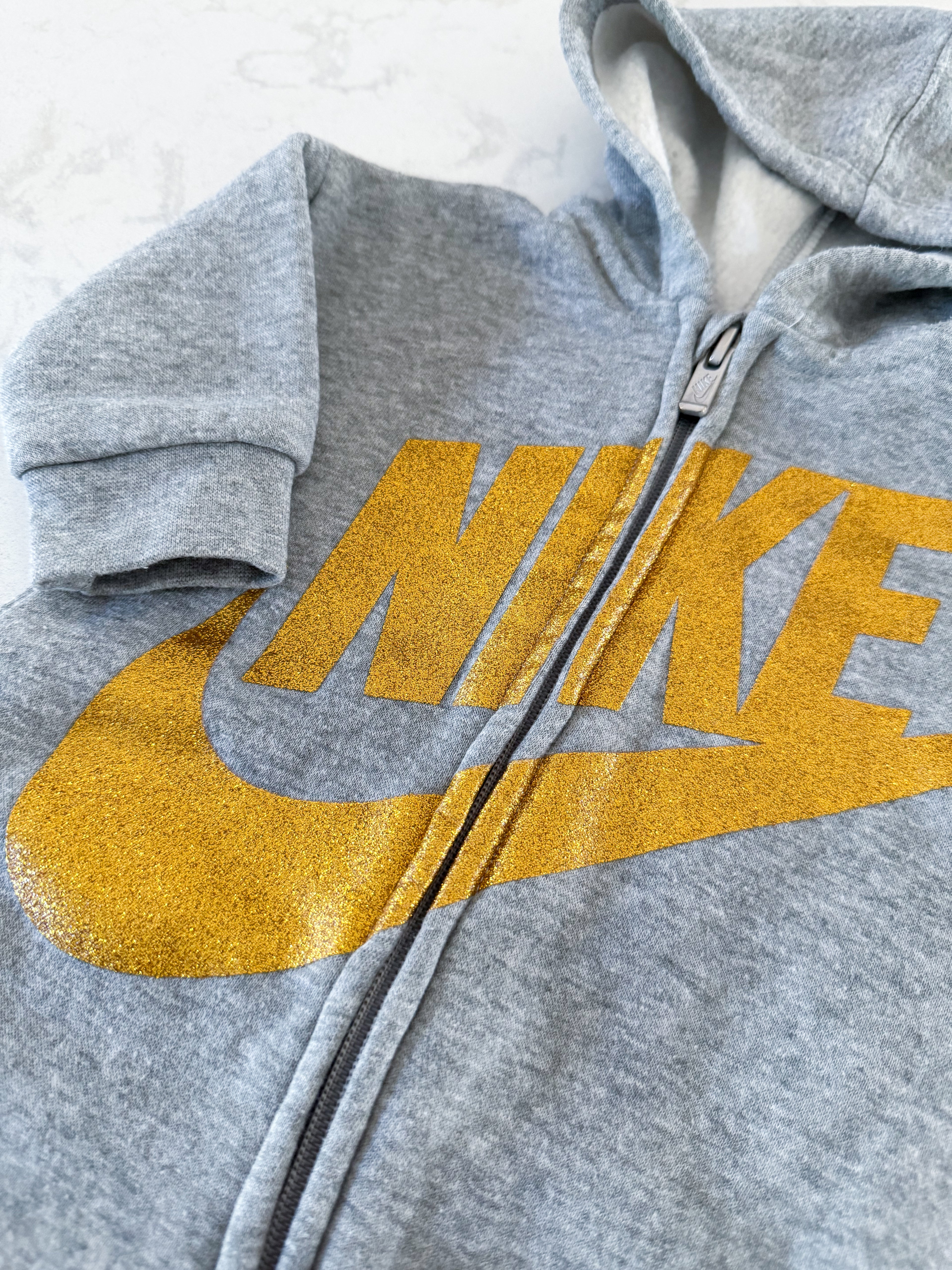 Nike- 3m- VGUC- Grey hooded sweat suit with gold sparkle writing