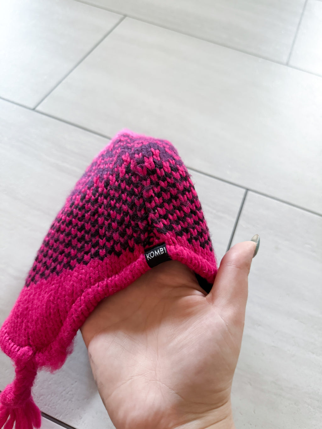 Kombi- kids toque- GUC- bright pink knit winter hat