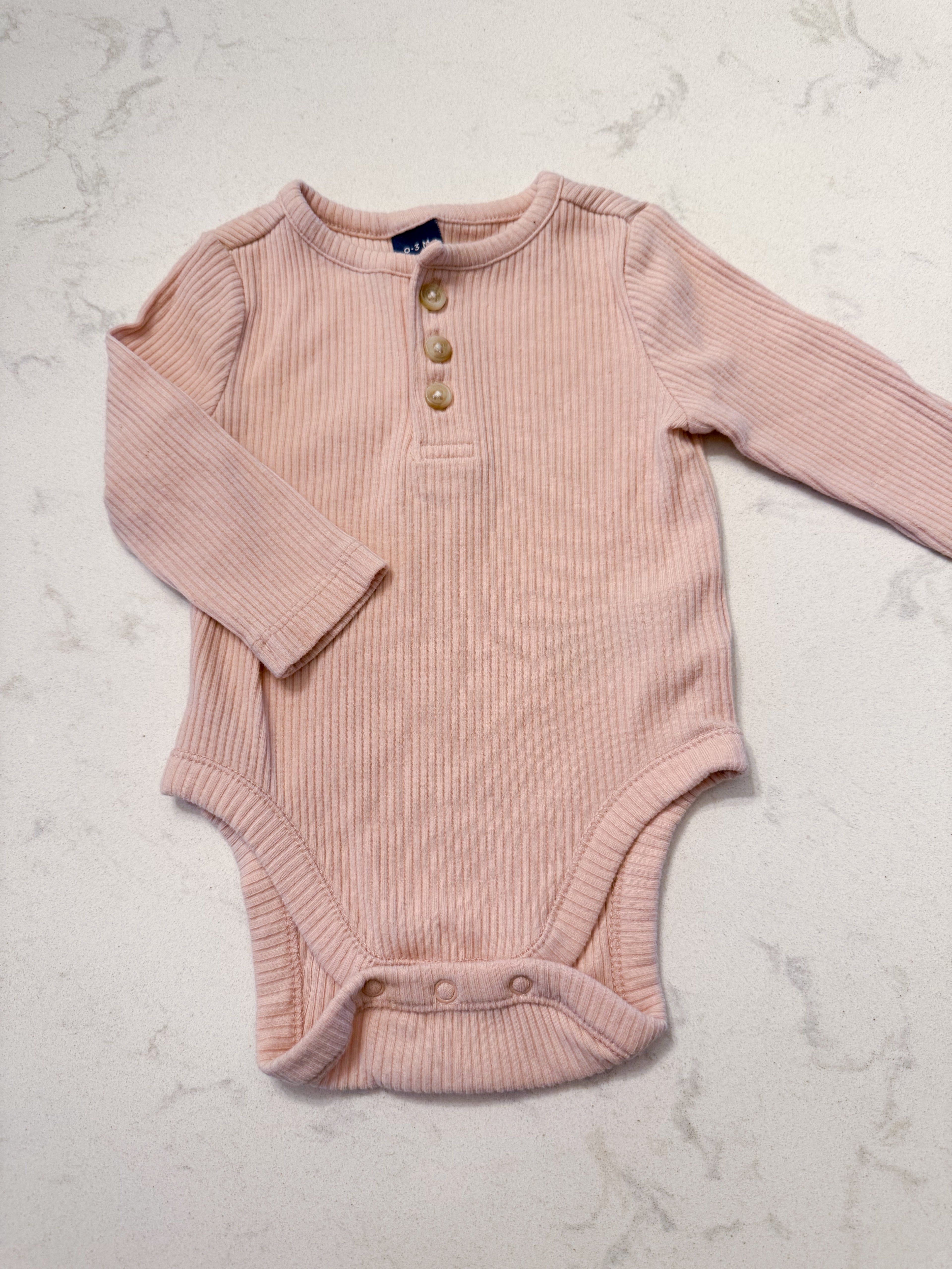 Old Navy- 0-3m- GUC- light pink ribbed long sleeve bodysuit
