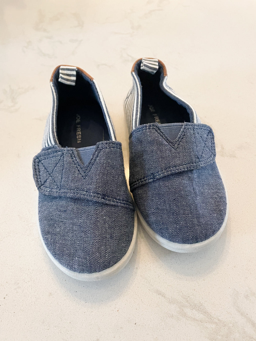 Joe Fresh- 8C- VGUC- canvas shoes with Velcro