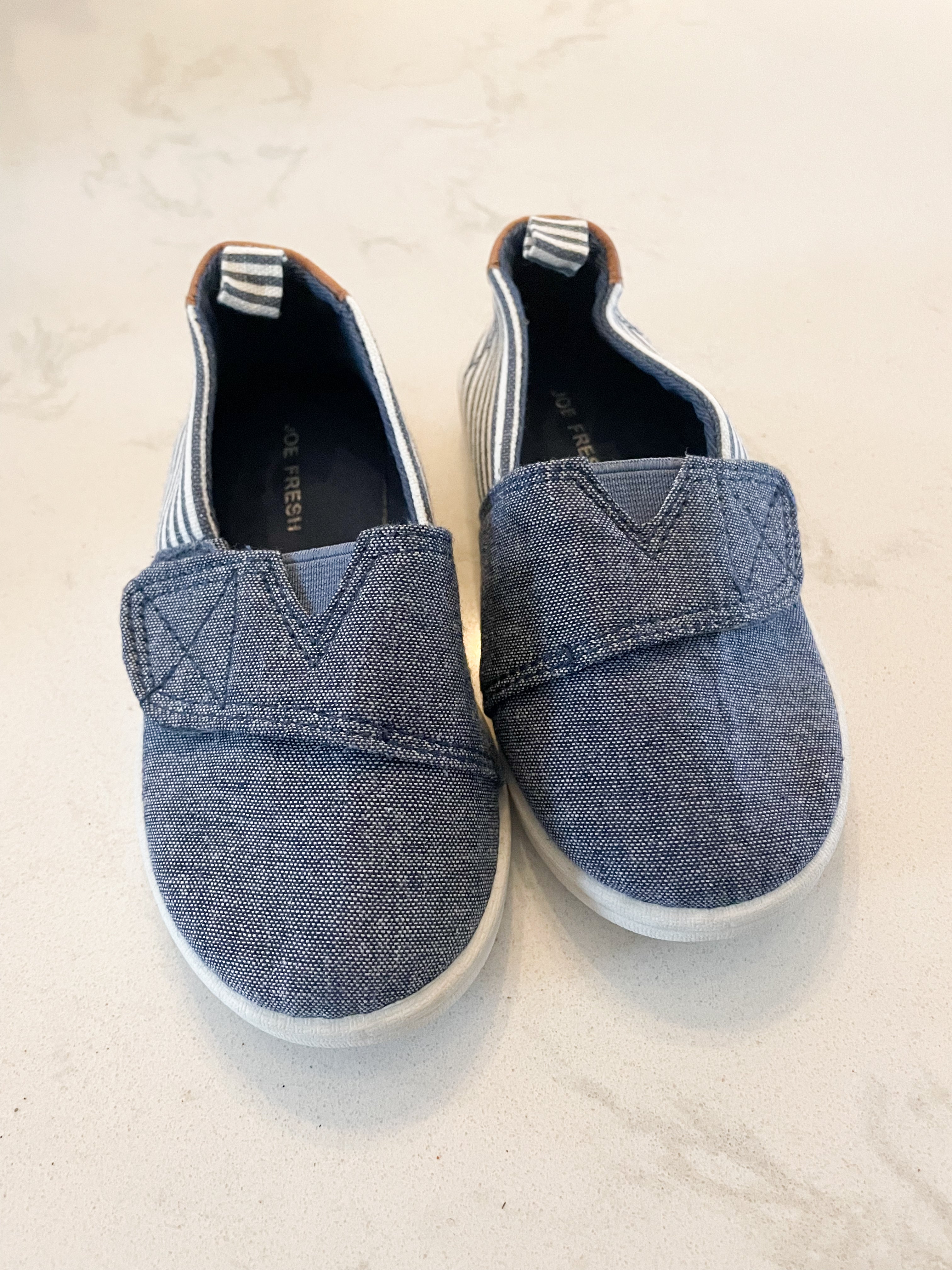 Joe Fresh- 8C- VGUC- canvas shoes with Velcro