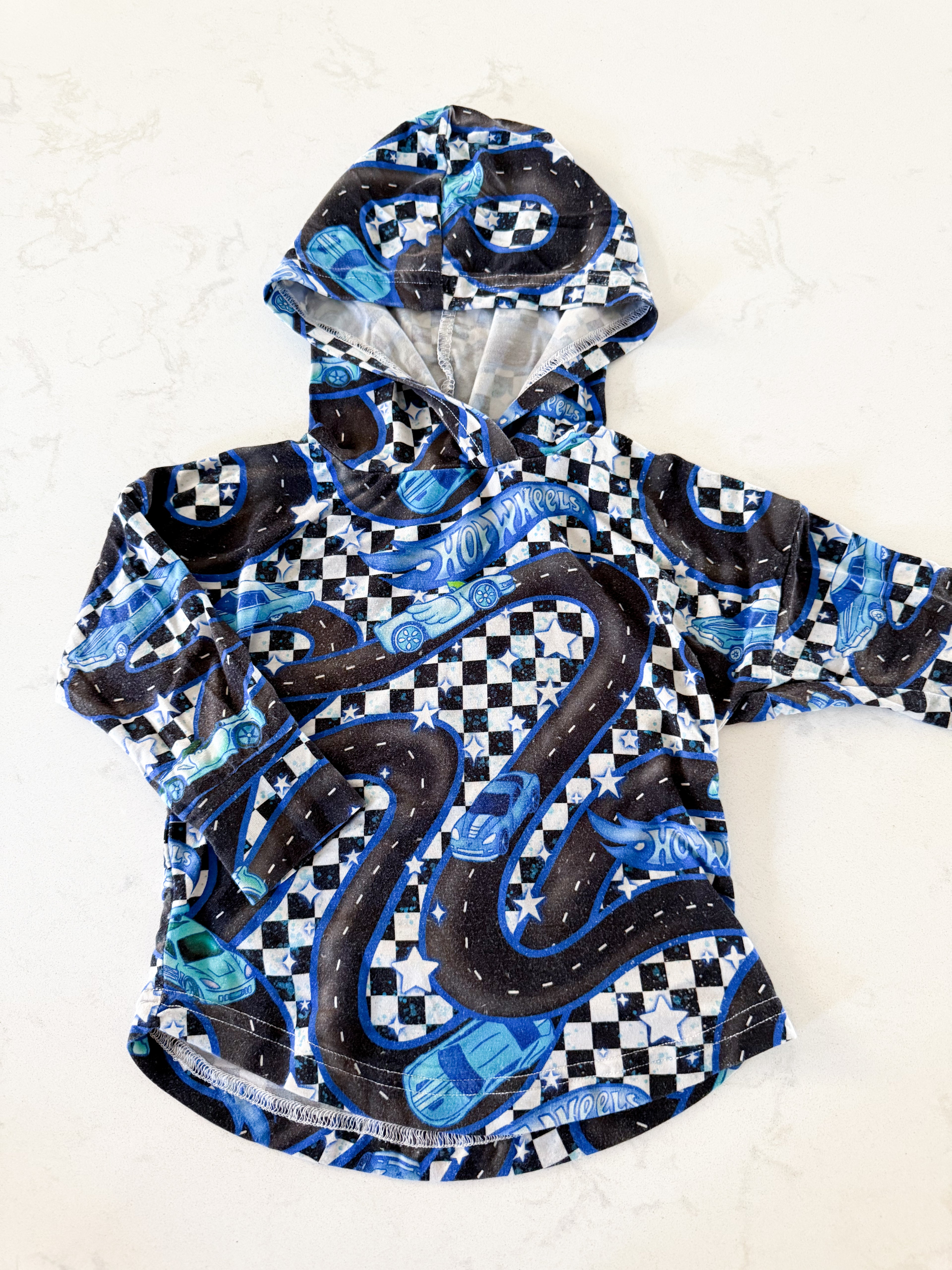 Vi & Jax- 6-12m- PLAY- bamboo hot wheels hooded long sleeve