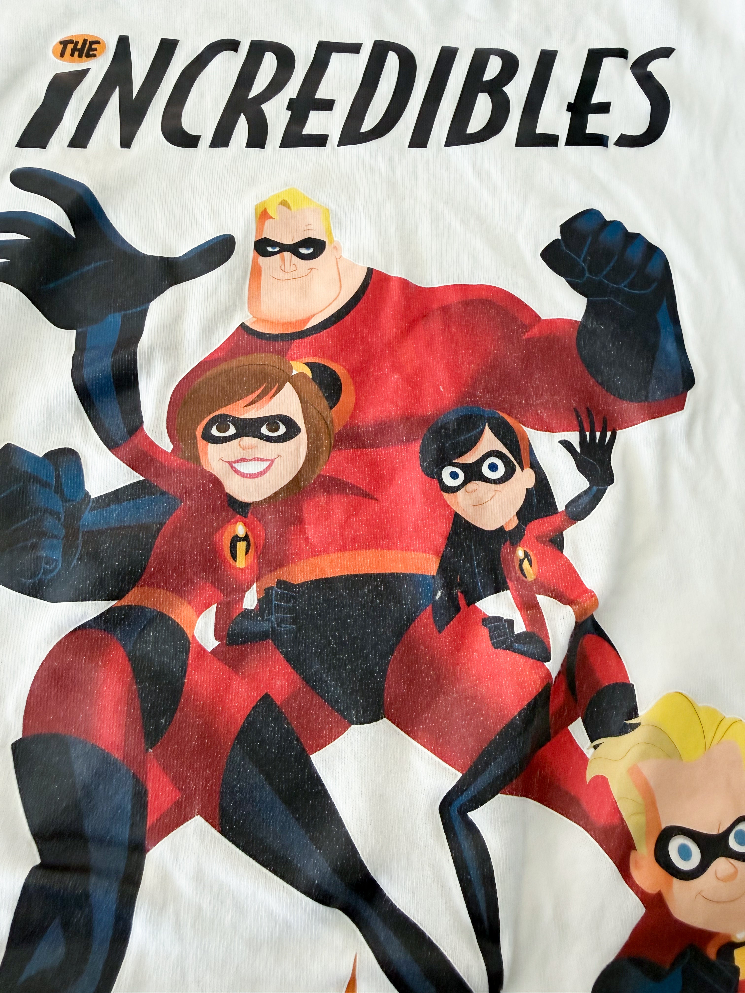 H&M- 4-6Y- GUC- white t shirt with the Incredibles graphics