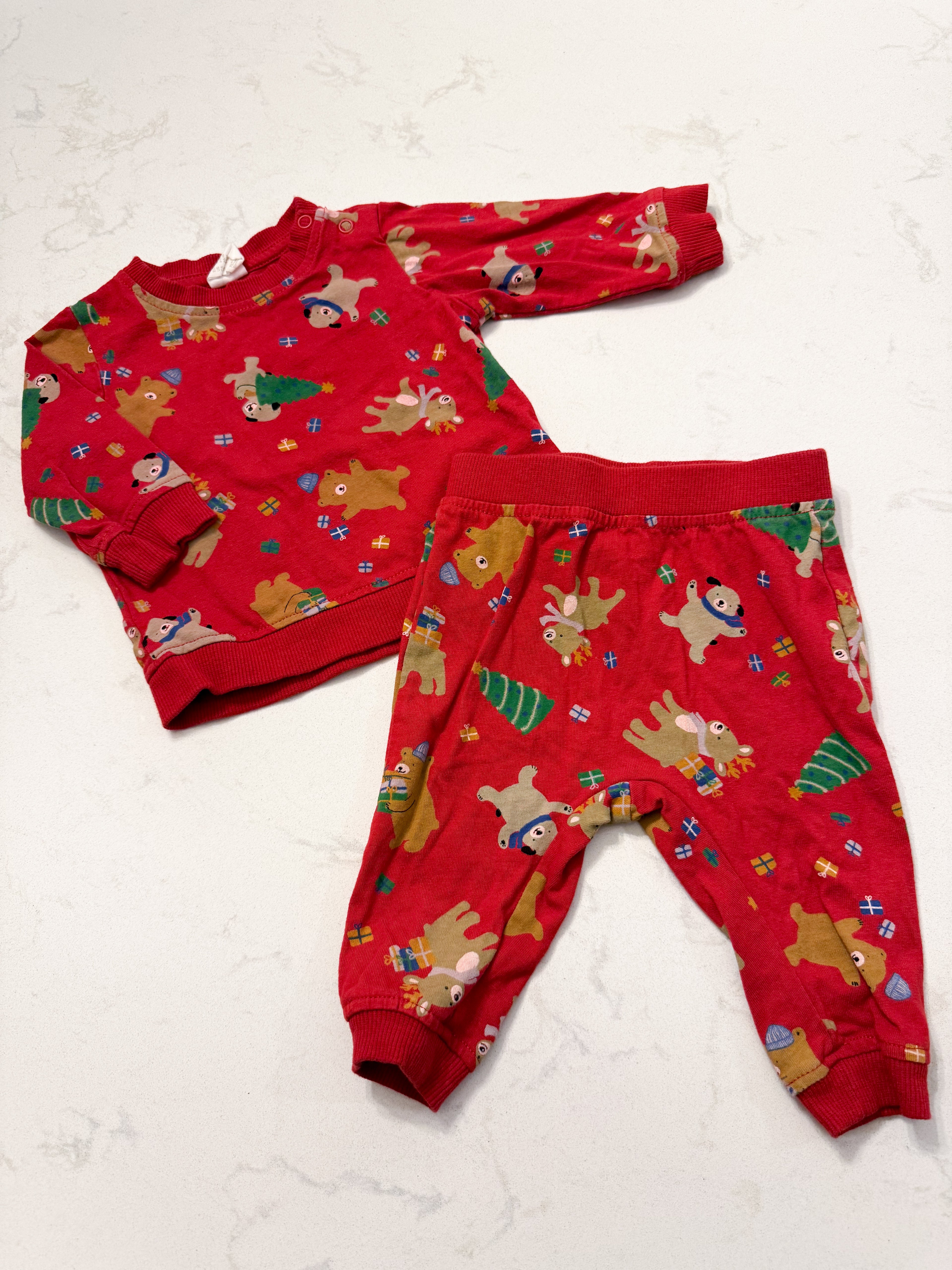H&M- 3-6m- GUC- two piece nostalgic Christmas set
