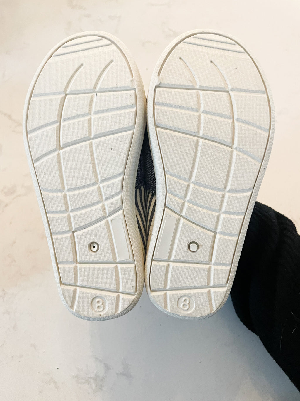Joe Fresh- 8C- VGUC- canvas shoes with Velcro