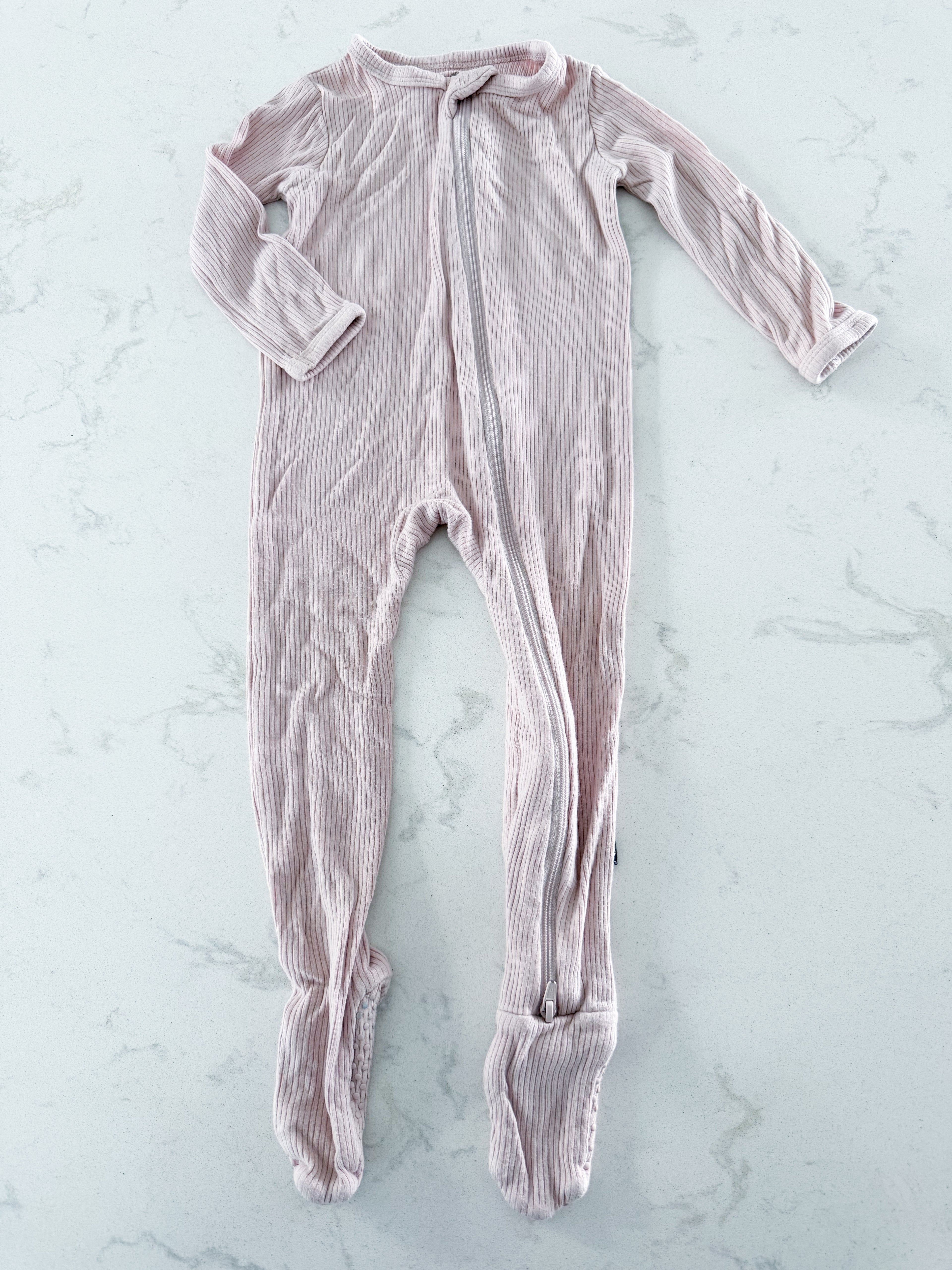 Kyte Baby- 12-18m- PLAY- light pink ribbed bamboo footie pajamas