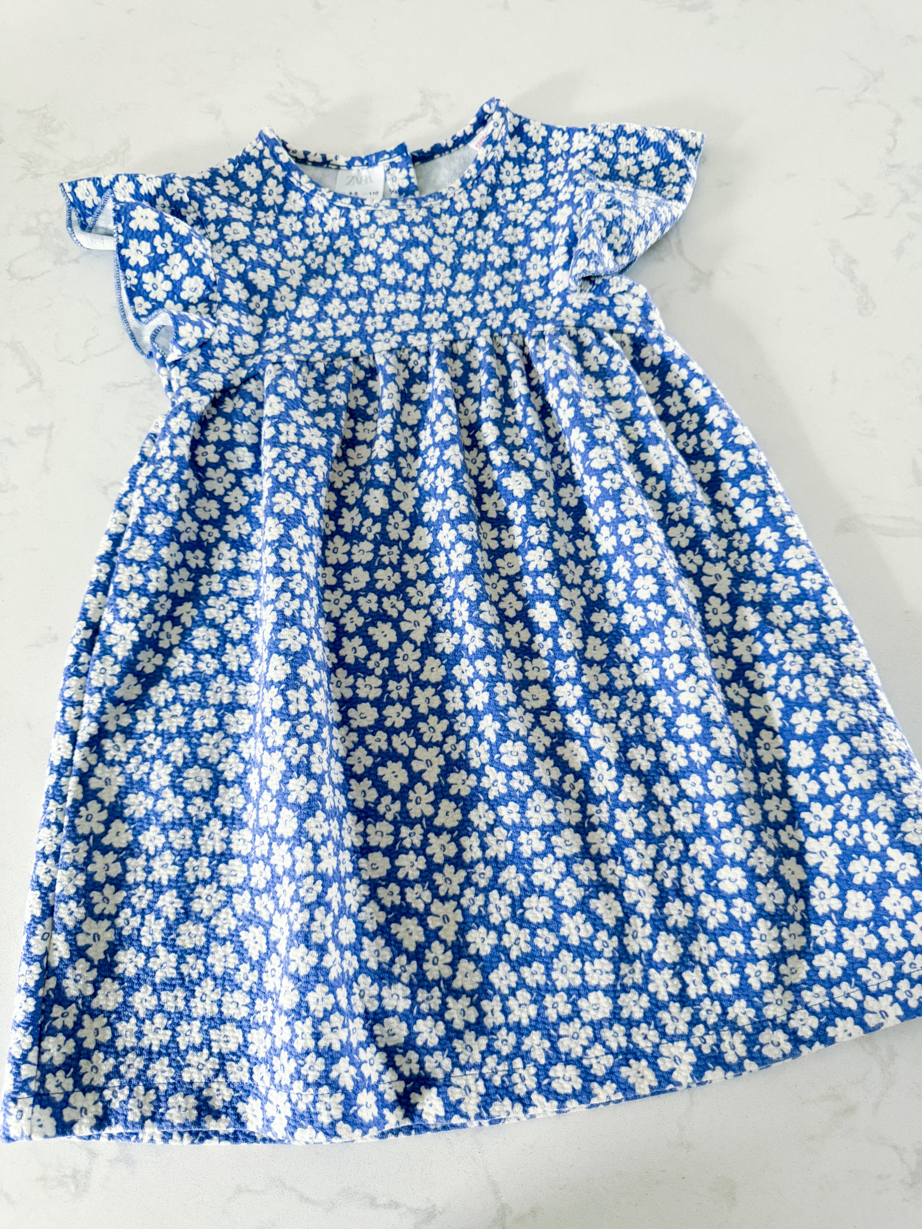 Zara- 4-5Y- VGUC- blue dress with ruffle sleeves and florals
