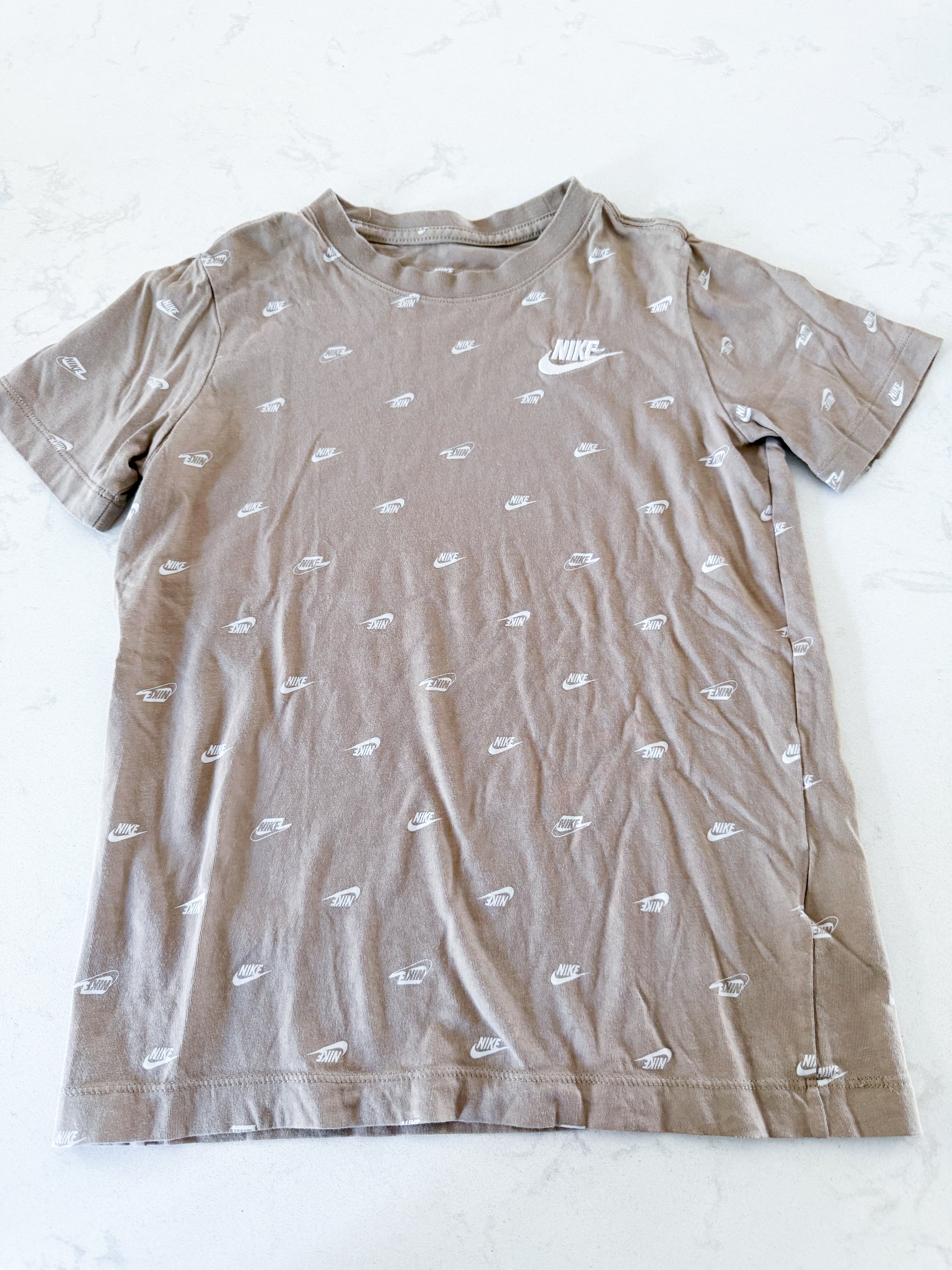 Nike- M (10-12Y)- GUC- beige t shirt with Nike logo all over