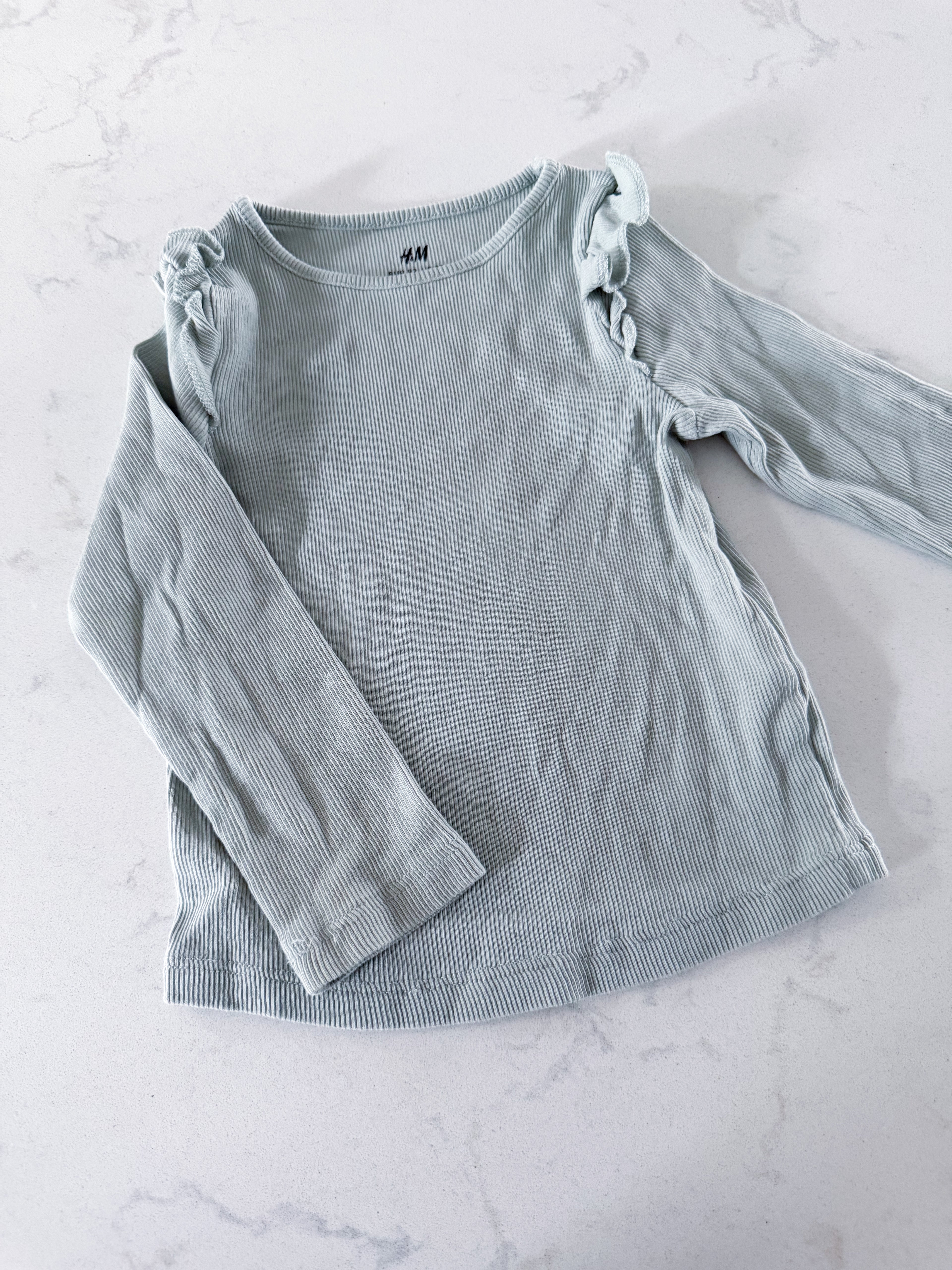 H&M- 2T- VGUC- long sleeve mint green shirt with ruffle shoulders