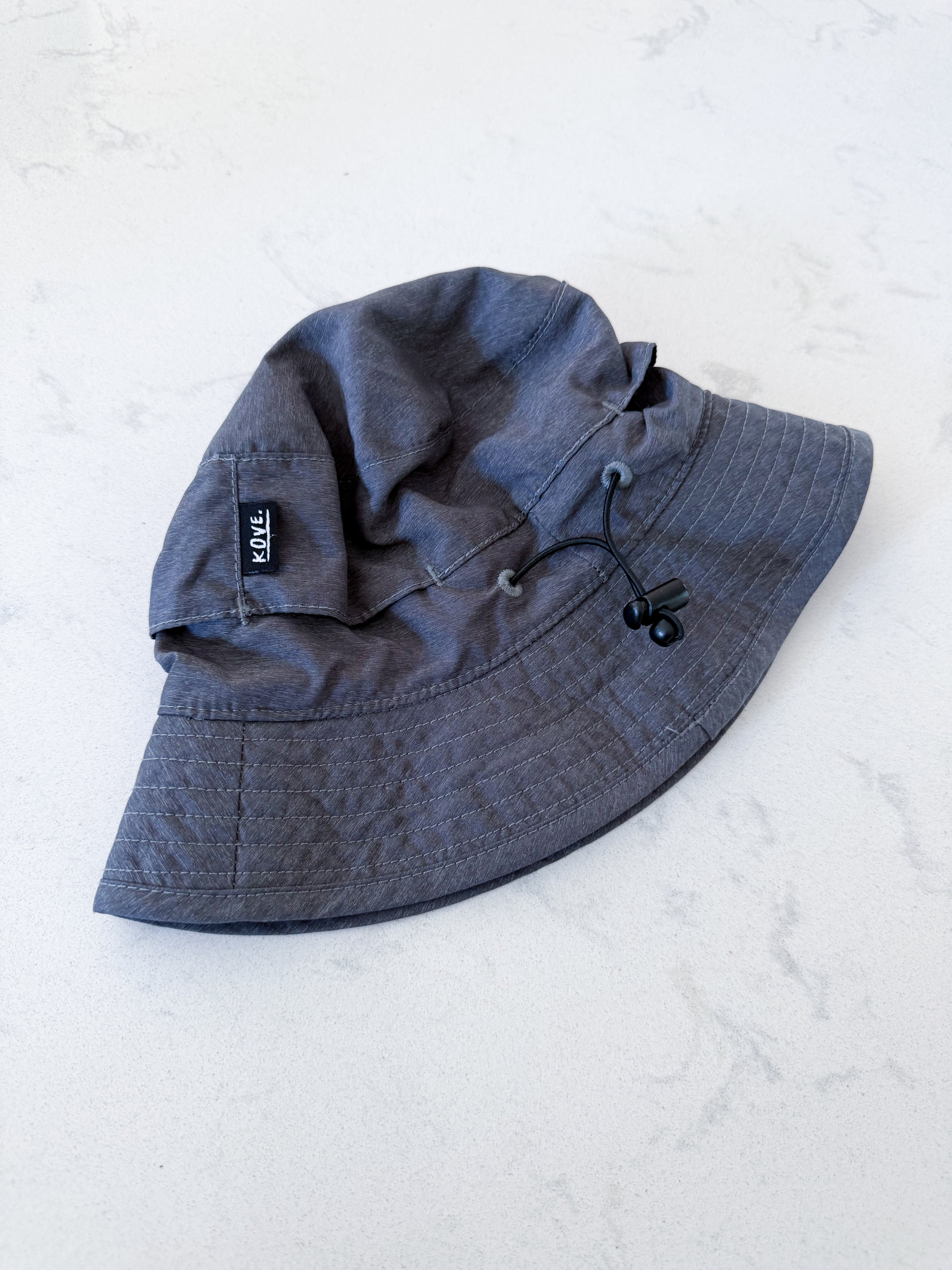 Hooké- 0-6m- VGUC- dark grey hat with strap