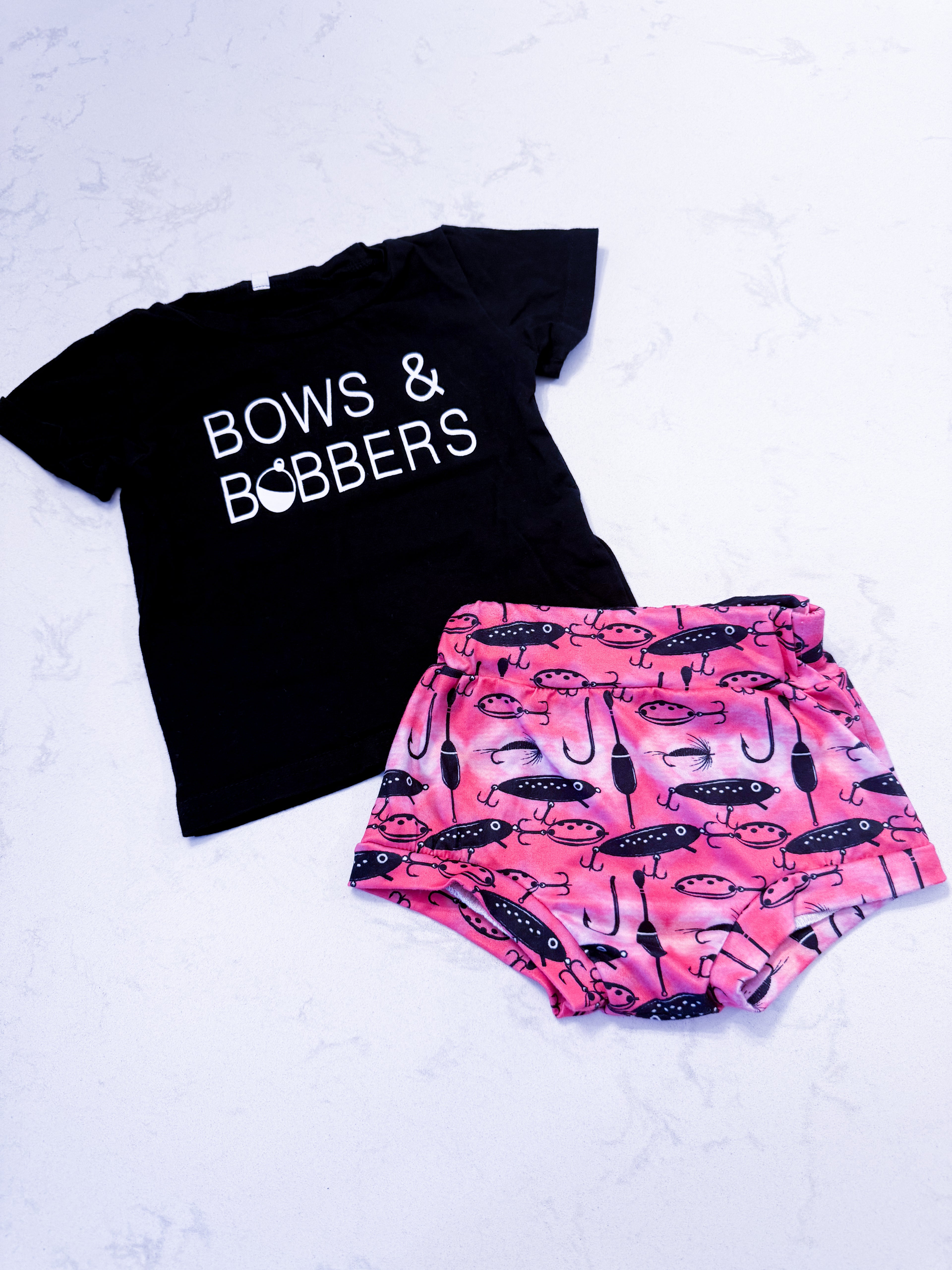 No brand- 6-12m- VGUC- black t shirt with pink fishing themed bummies