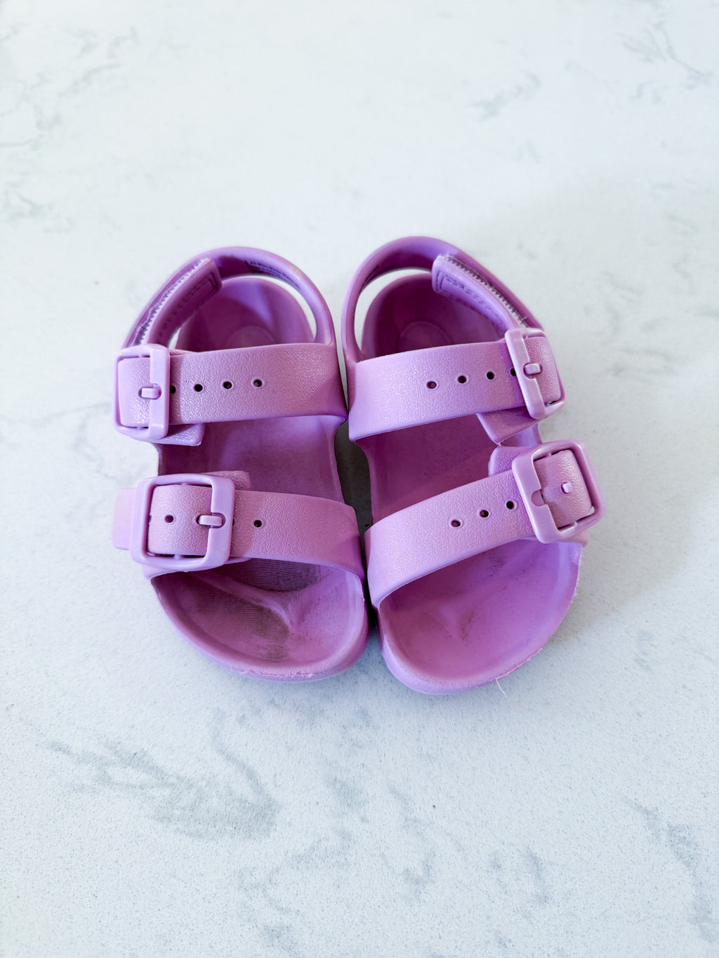 Cat and Jack- 6C- VGUC- slip on purplish pink buckle sandals