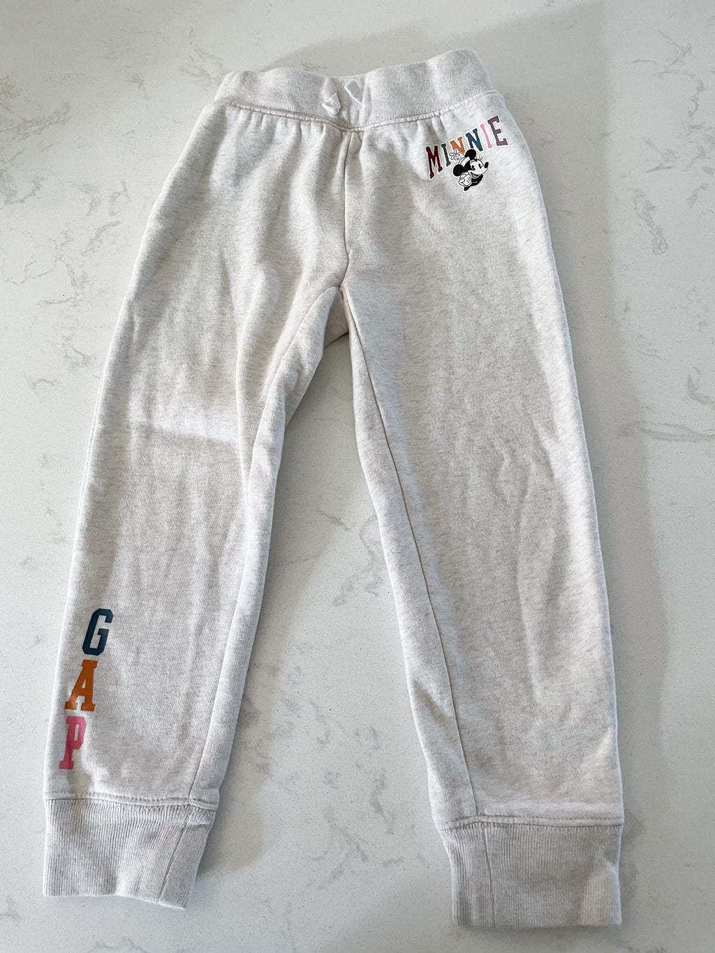 Gap-5T-GUC- light beige sweats with Minnie Mouse
