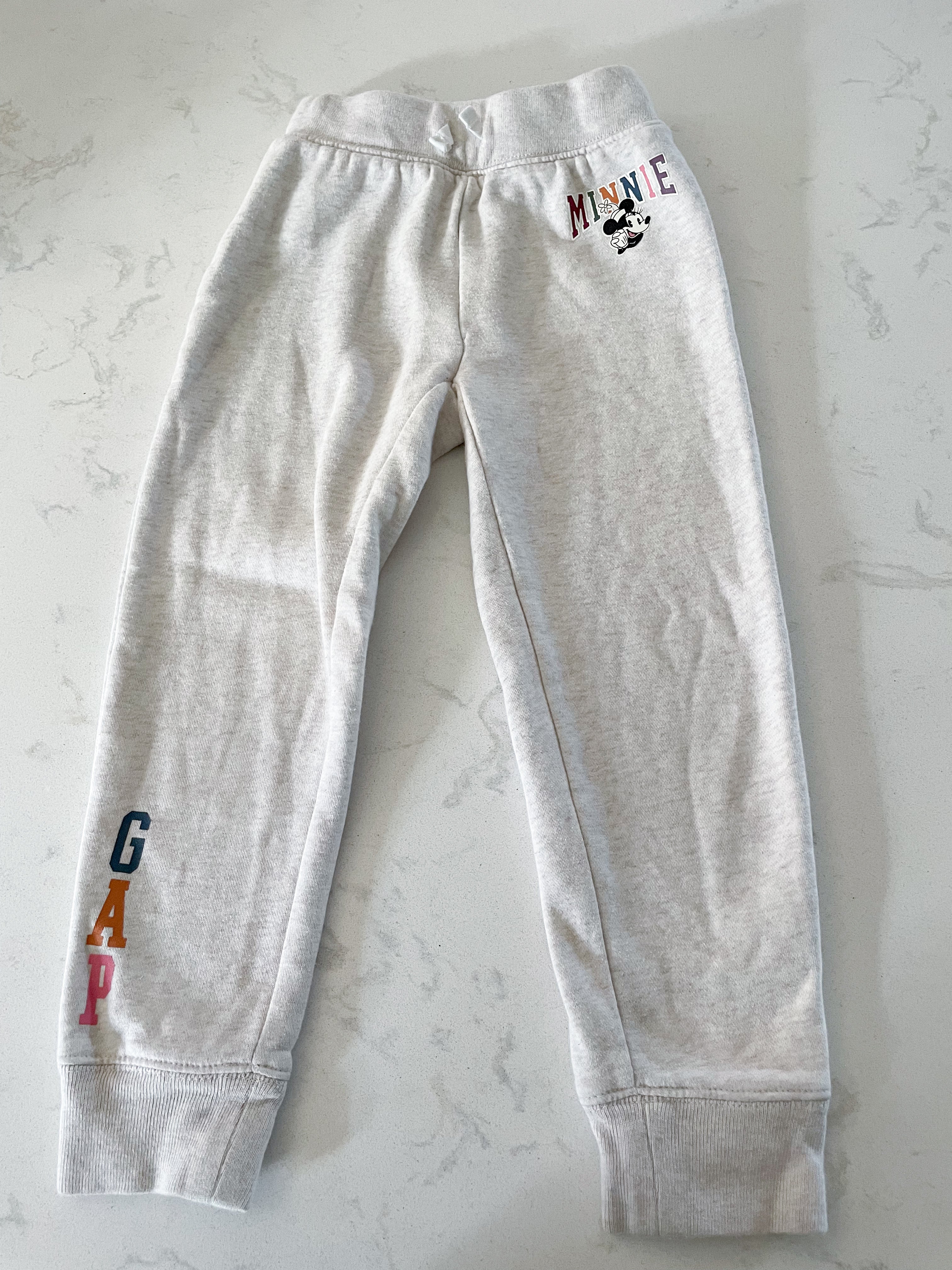 Gap-5T-GUC- light beige sweats with Minnie Mouse