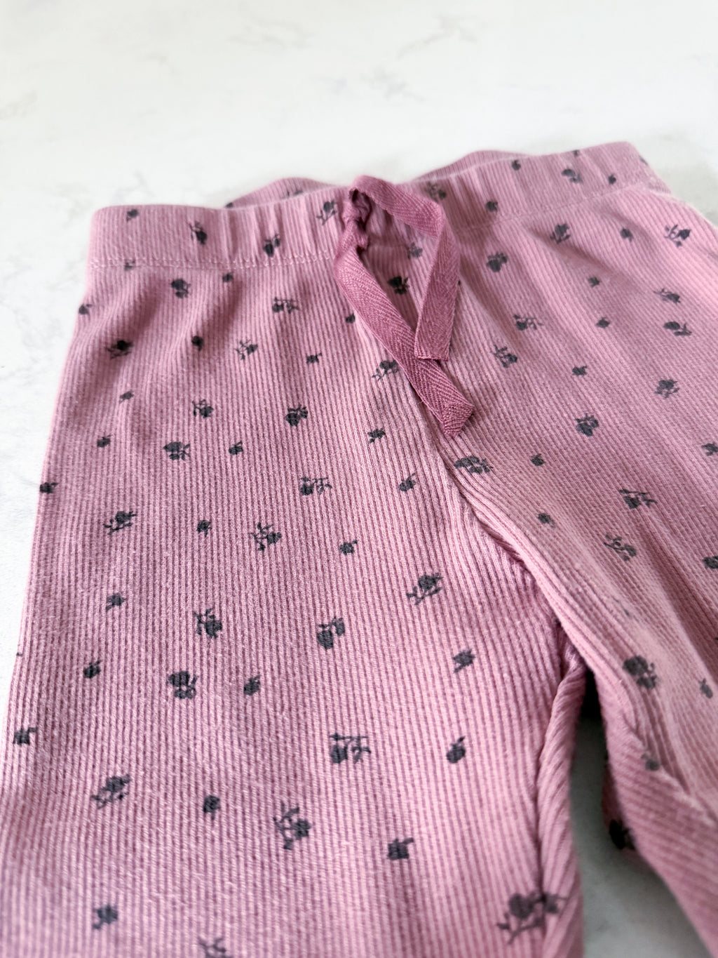 Zara- 2-3Y- GUC- dusty purple rubbed leggings with tiny florals