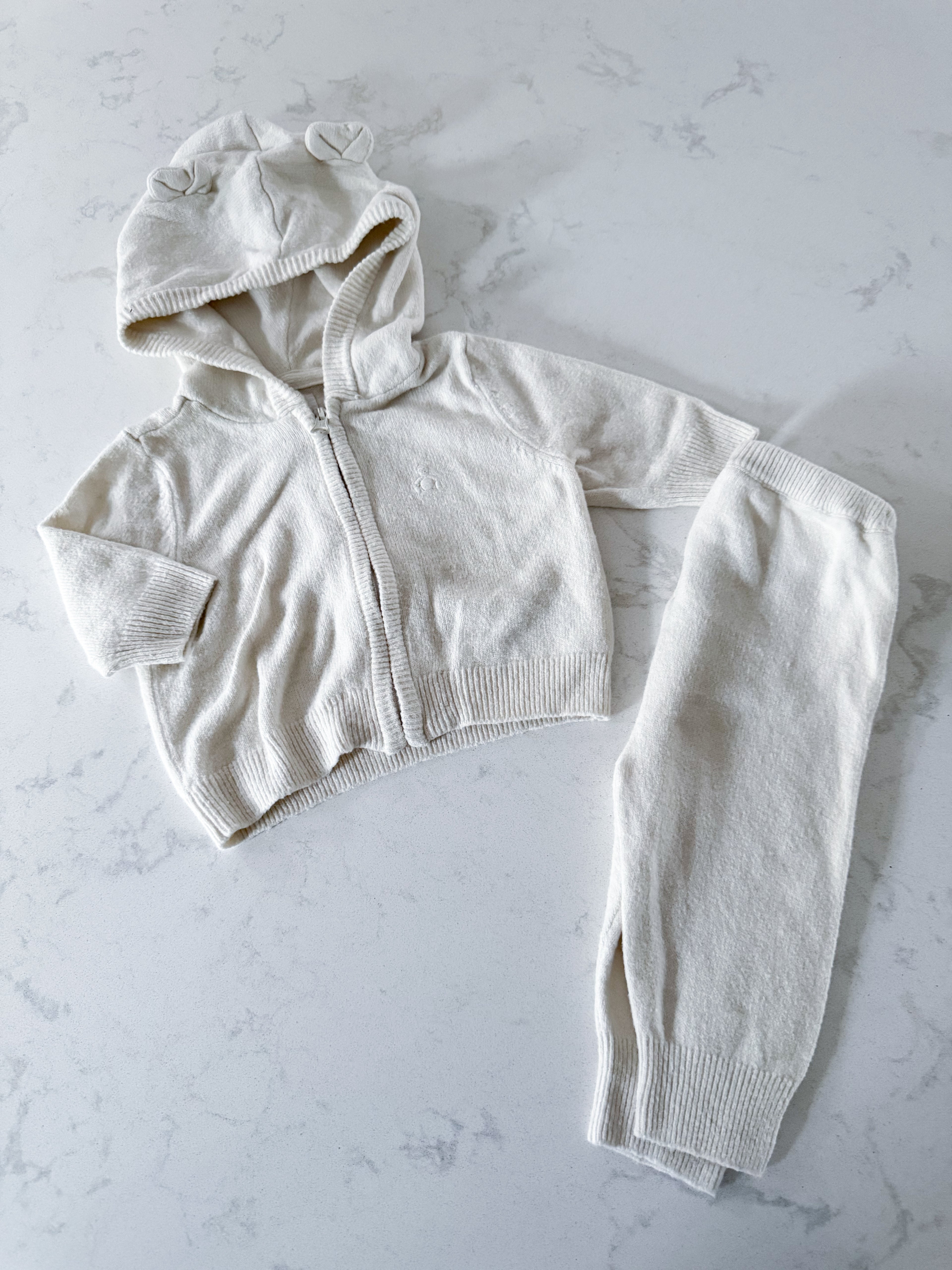 Baby Gap- 0-3m- GUC- cream coloured knit two piece hooded zip up set