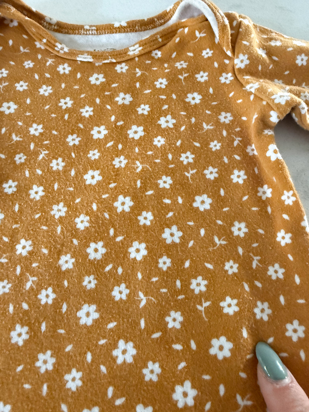 Pekkle- 6m- PLAY- yellow bodysuit with white florals