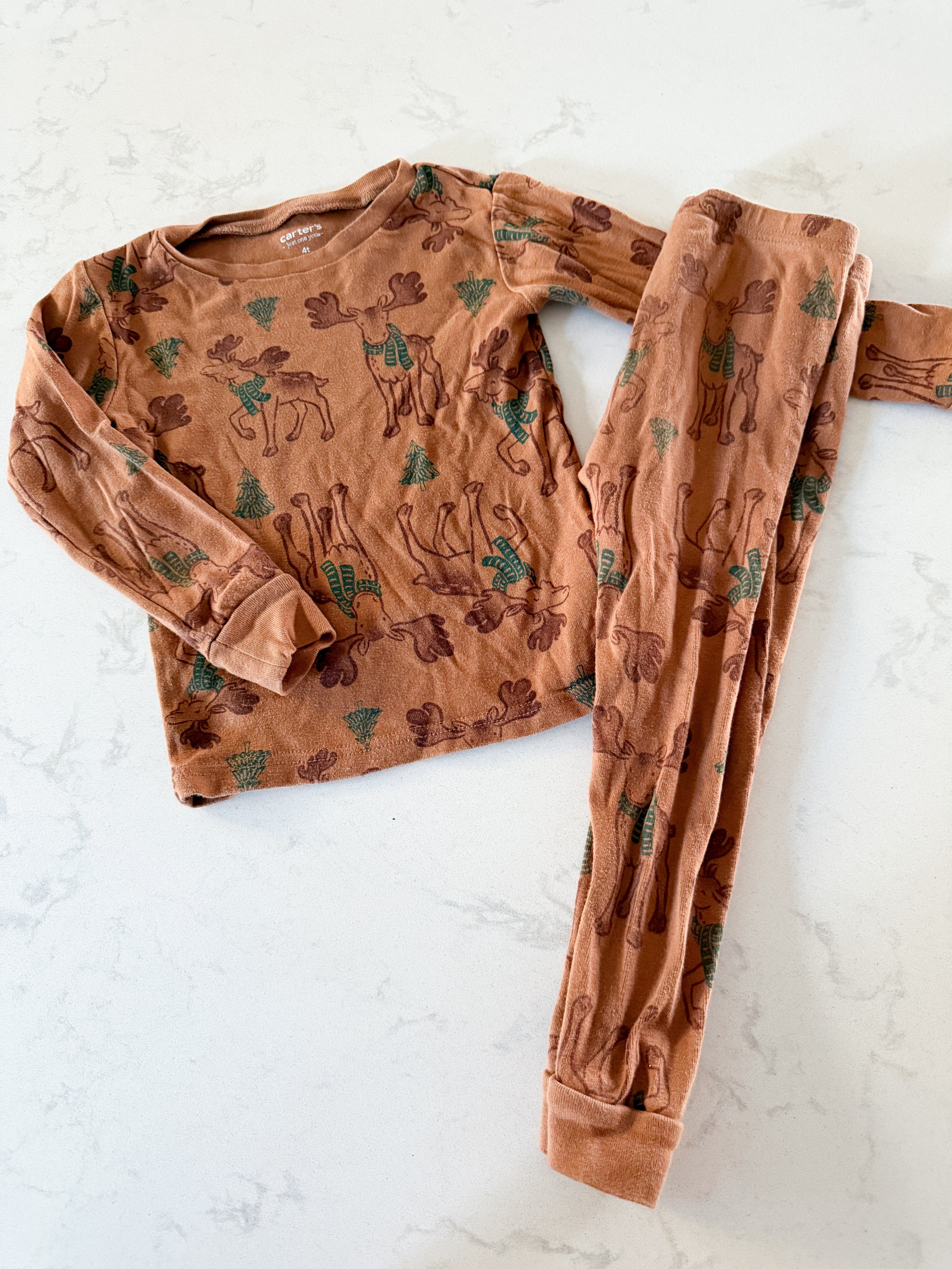 Carters- 4T- GUC- Brown two piece moose pajamas