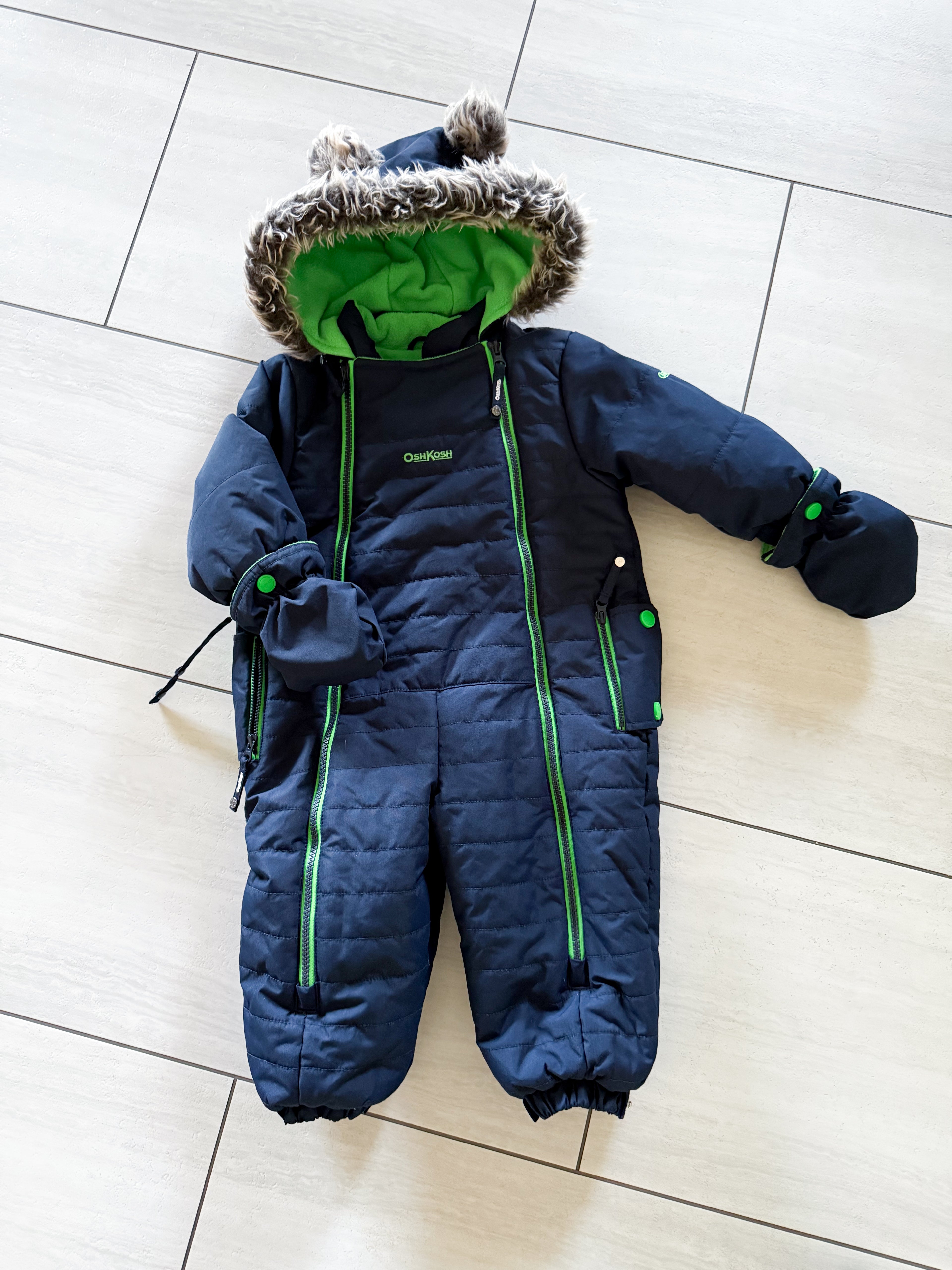 Oshkosh- 18m- GUC- navy and green snowsuit