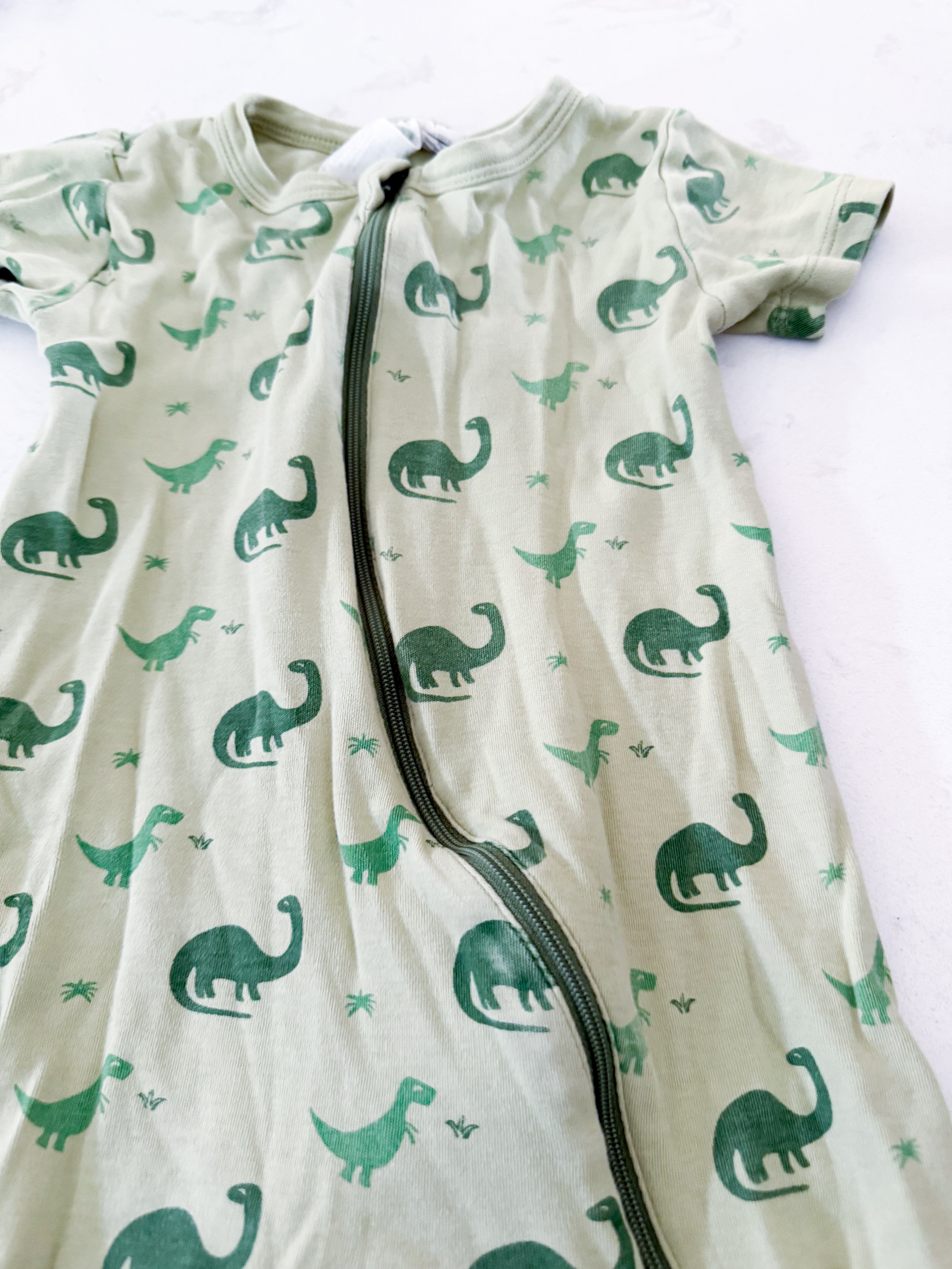Parade- 2T- GUC- short sleeve green two way zip romper with dinosaurs