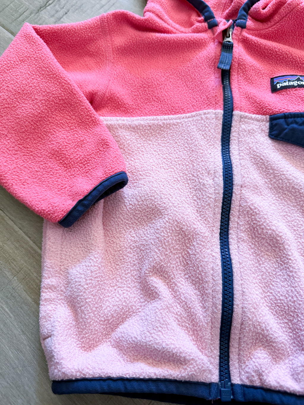 Patagonia- 12-18m- PLAY- pink fleece zip up
