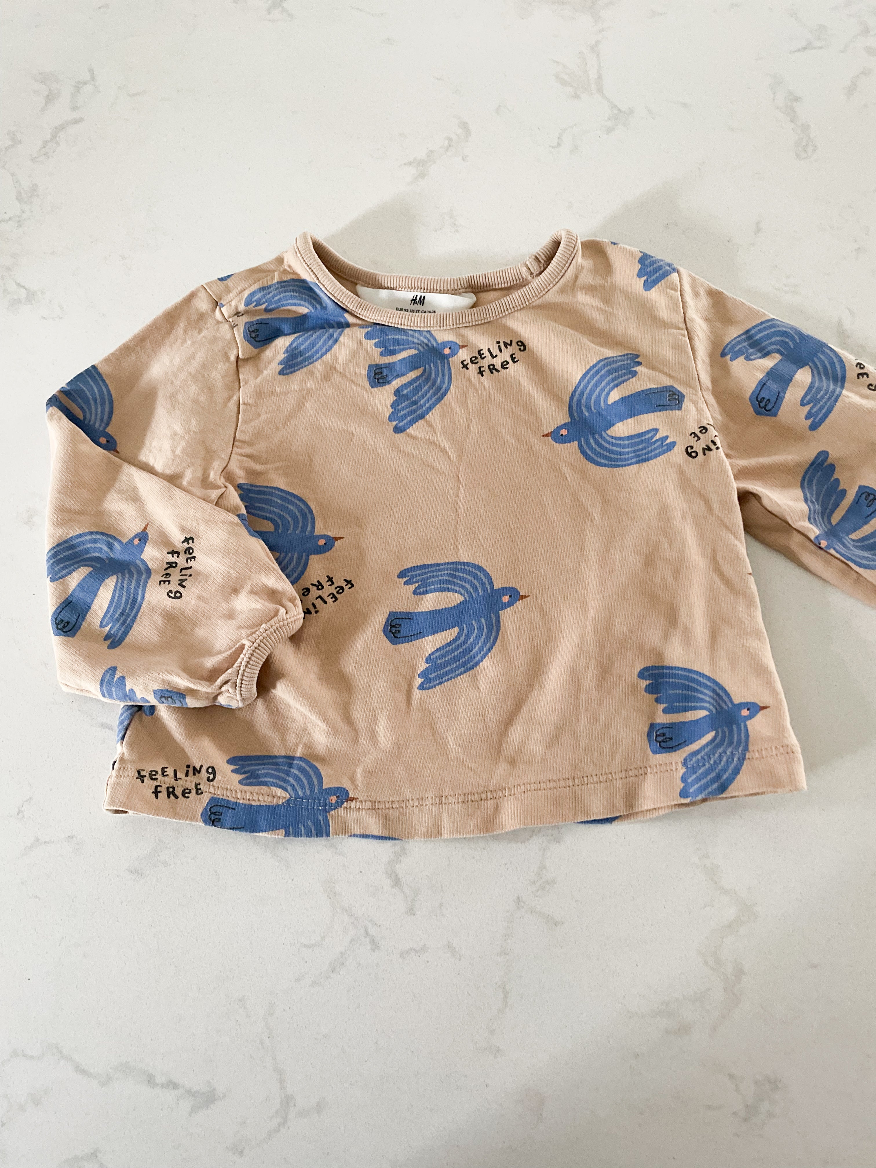H&M-2T-VGUC-long sleeve beige shirt with blue birds “feeling free”