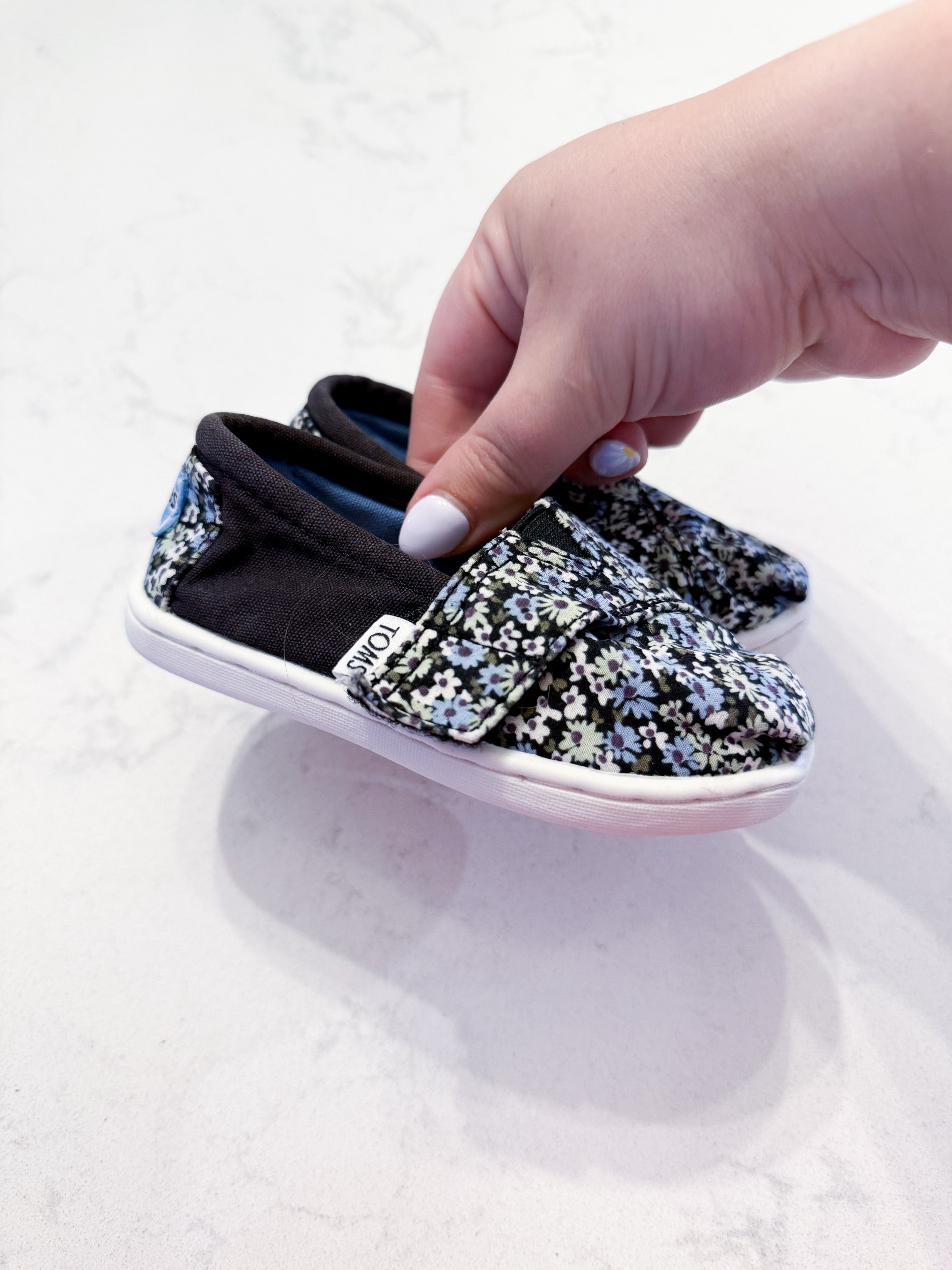 TOMS- 5T- VGUC- dark grey Canva shoes with floral pattern