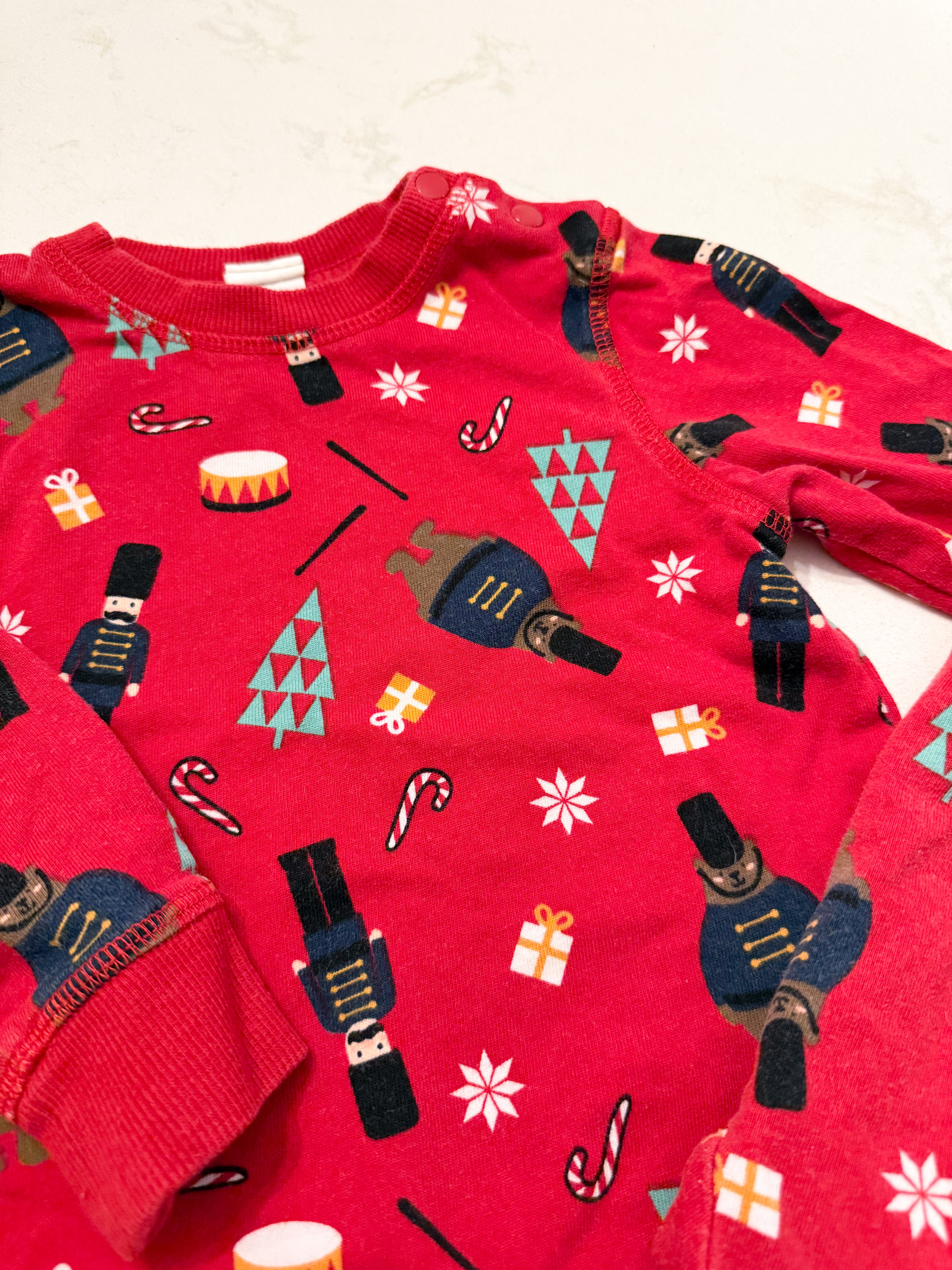 H&M- 12-18m- VGUC- red two piece nutcracker sweat set