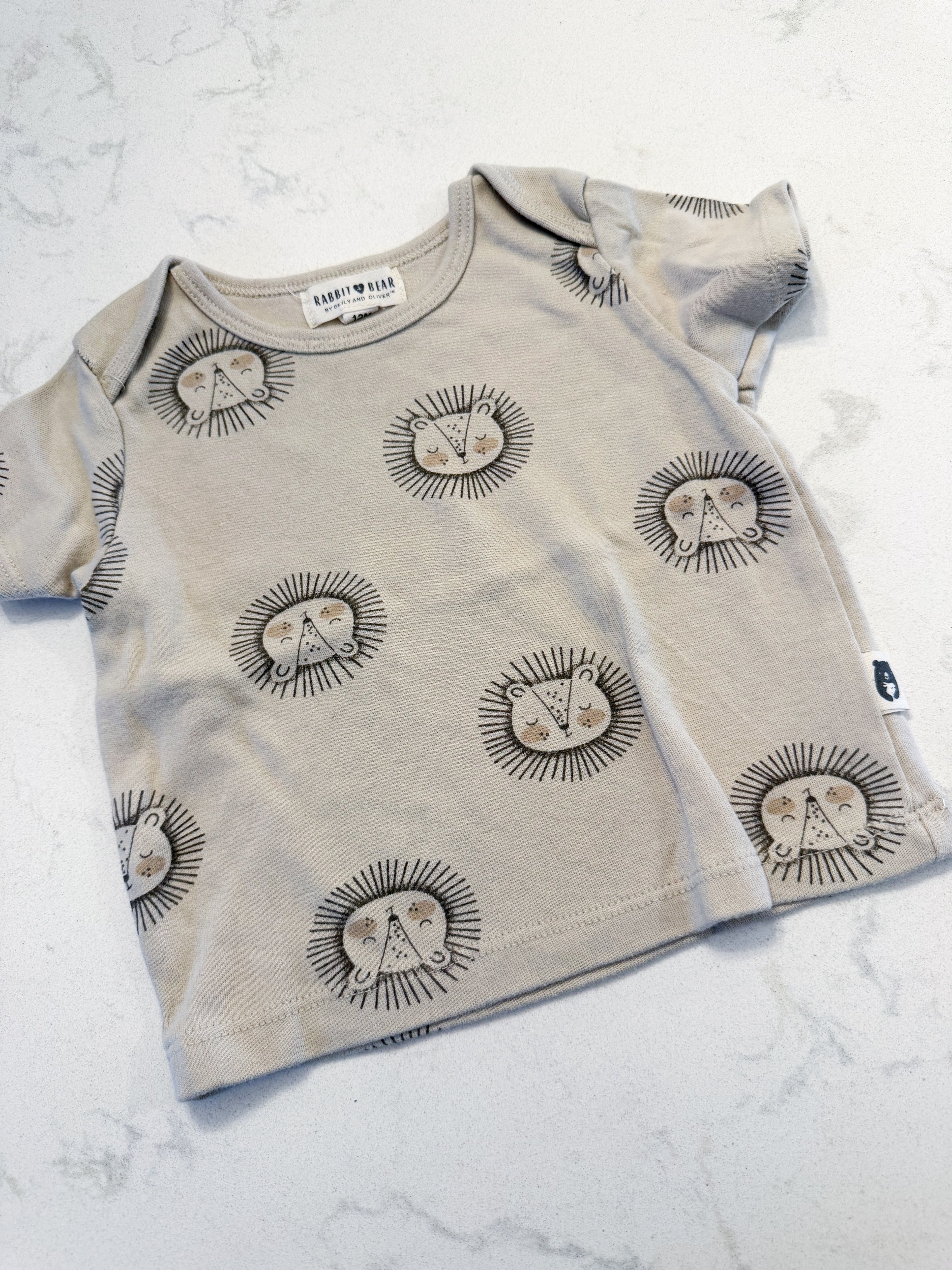 Rabbit and Bear- 12m- GUC- beige t shirt with lion face