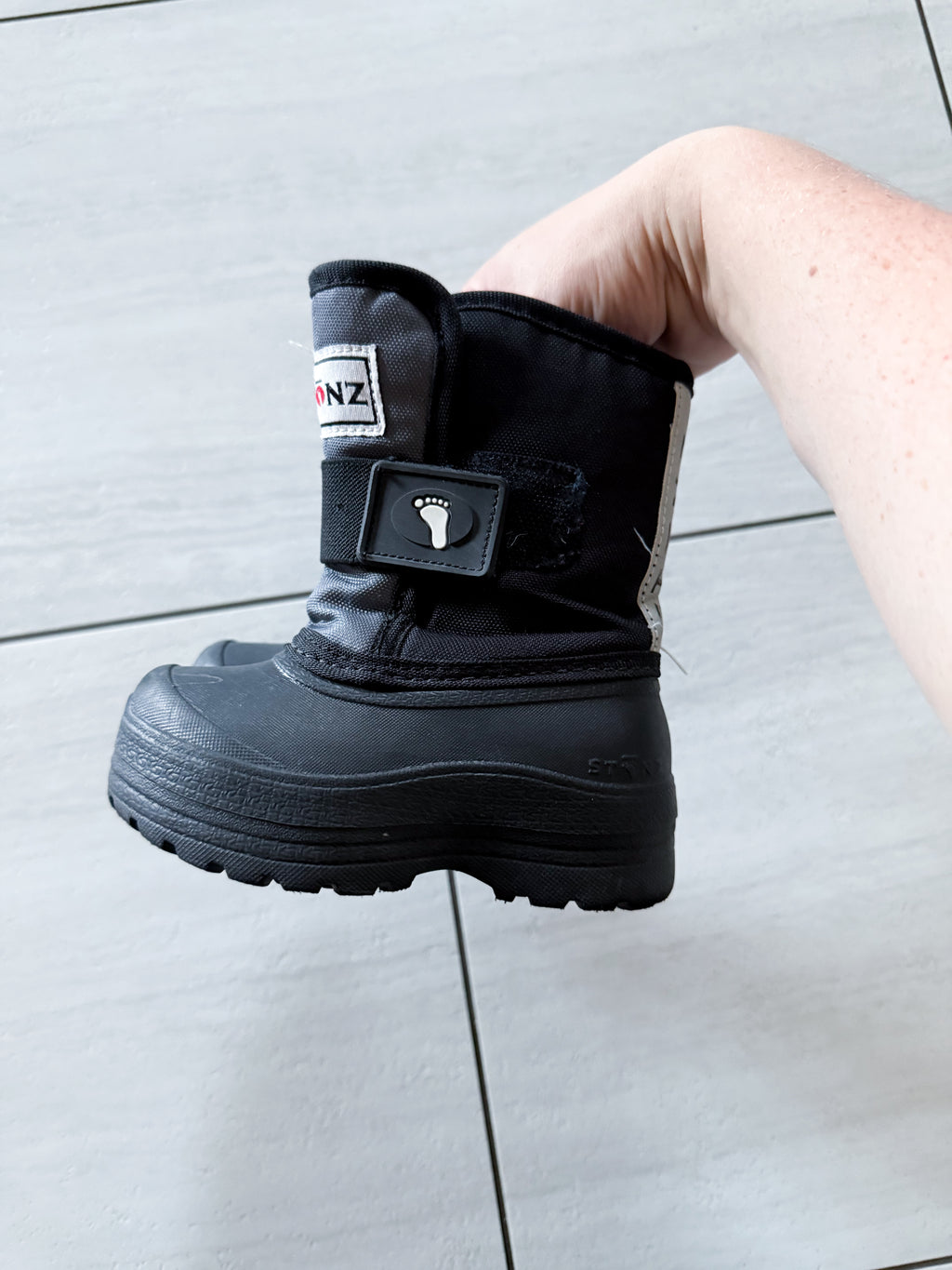 Stonz- 5C- PLAY- black and grey snow boots