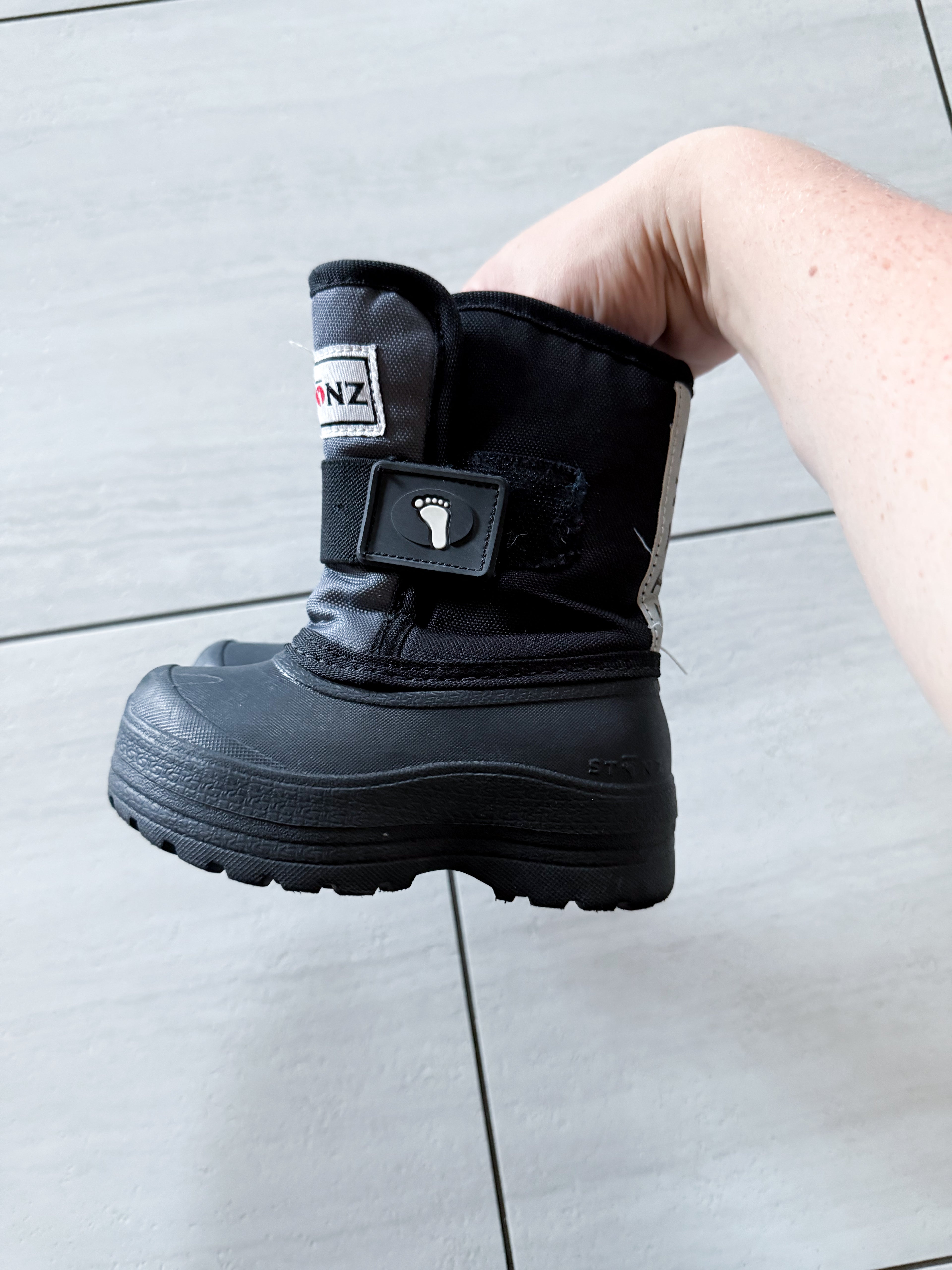 Stonz- 5C- PLAY- black and grey snow boots