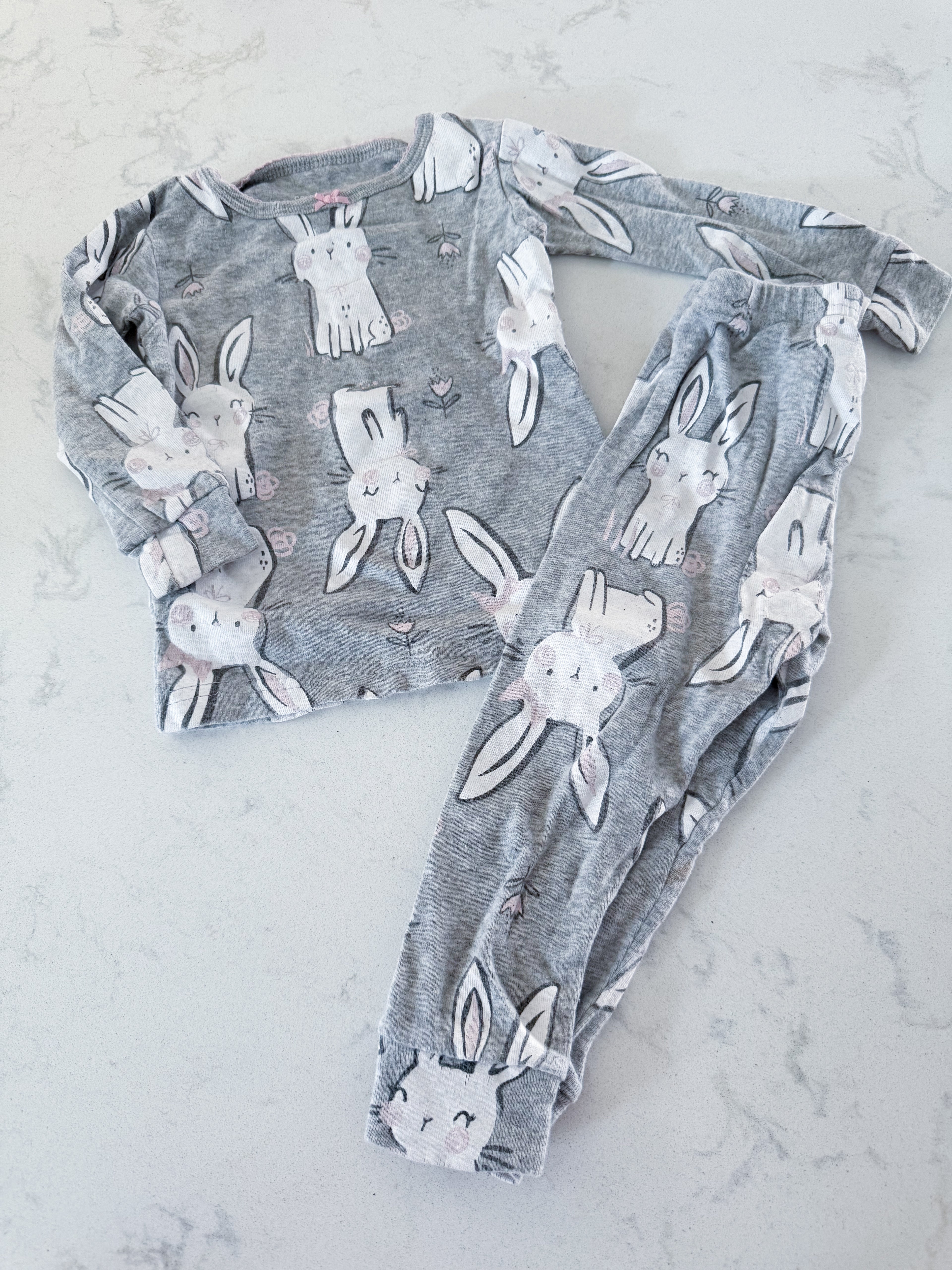 Carters- 12m- GUC- grey two piece long sleeve jammies with bunnies