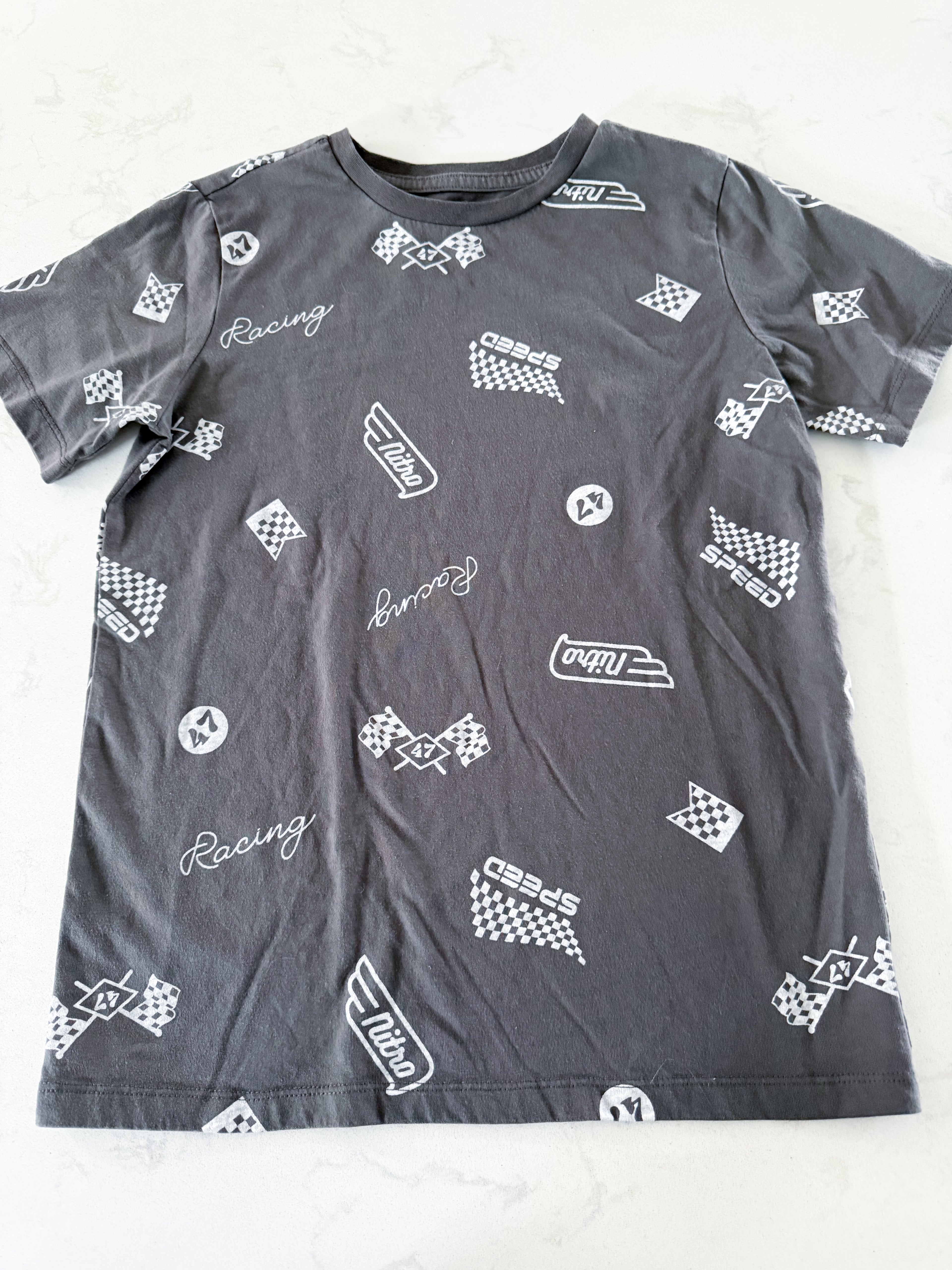 Tag- 10Y- GUC- medium grey racing t shirt
