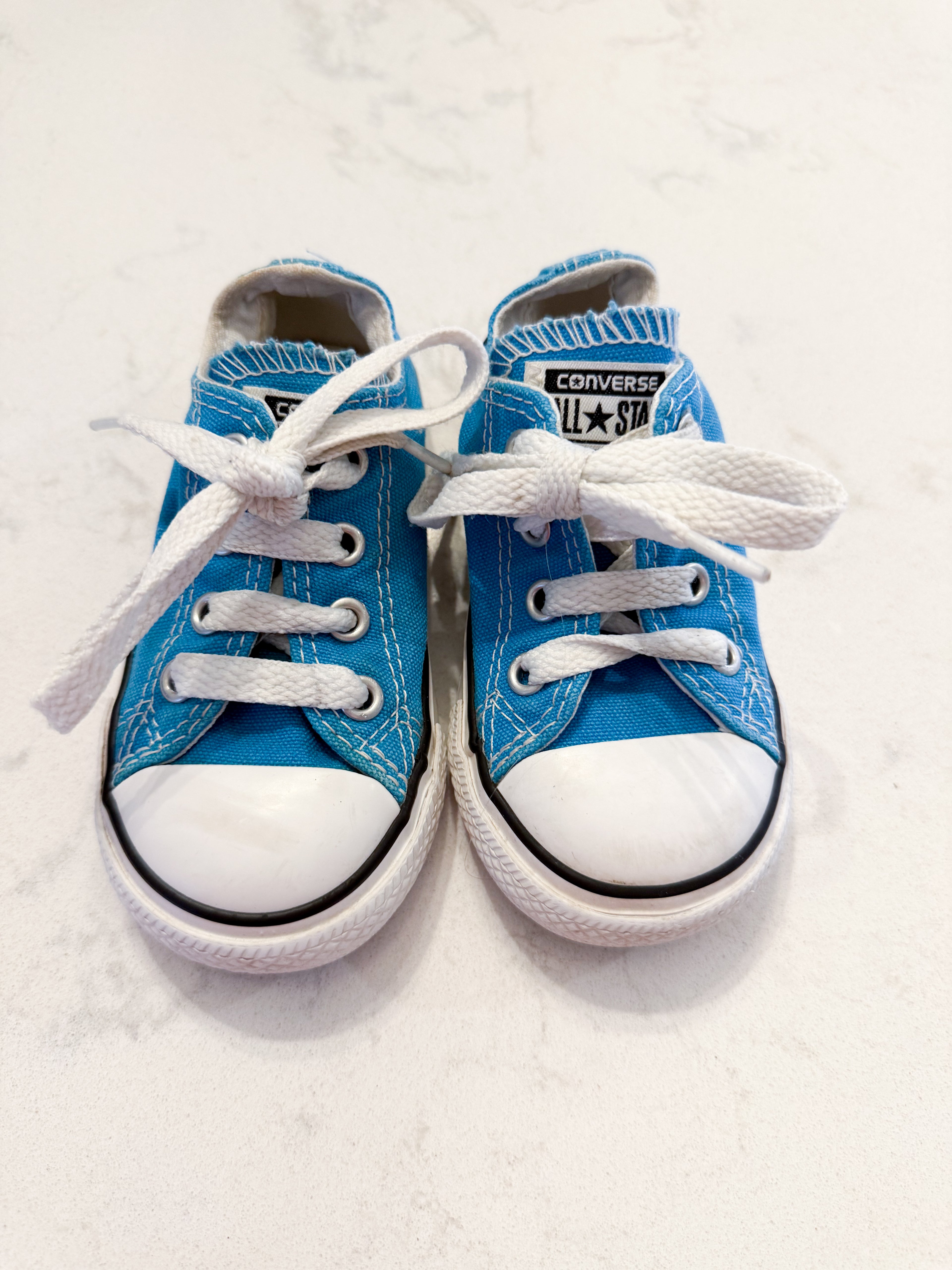 Converse- 6C- VGUC- blue lace up shoes