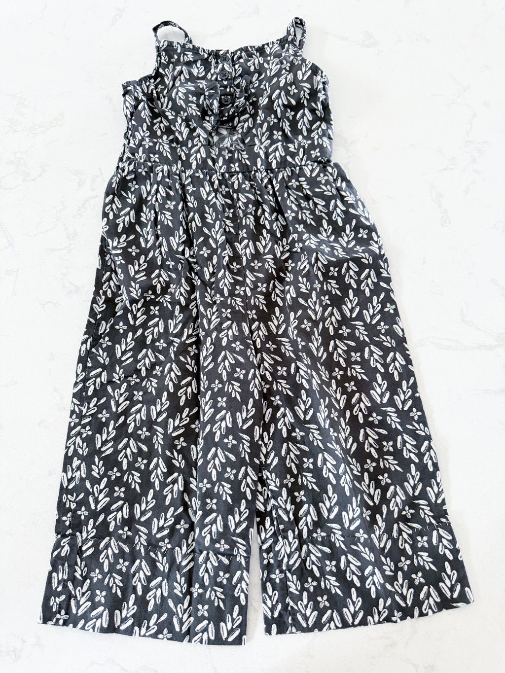 Carters- 5T- VGUC- dark grey patterned pants tank romper