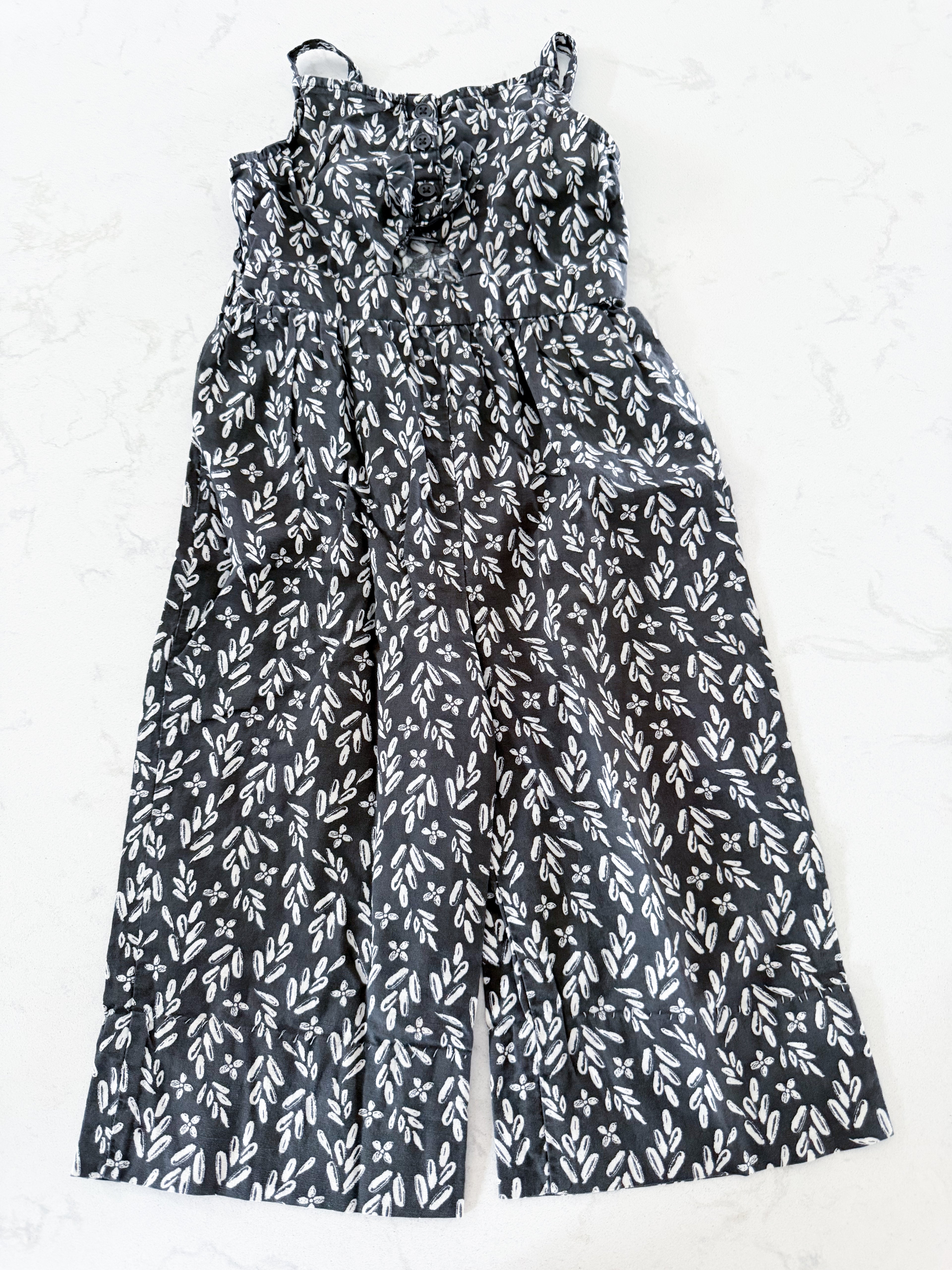 Carters- 5T- VGUC- dark grey patterned pants tank romper