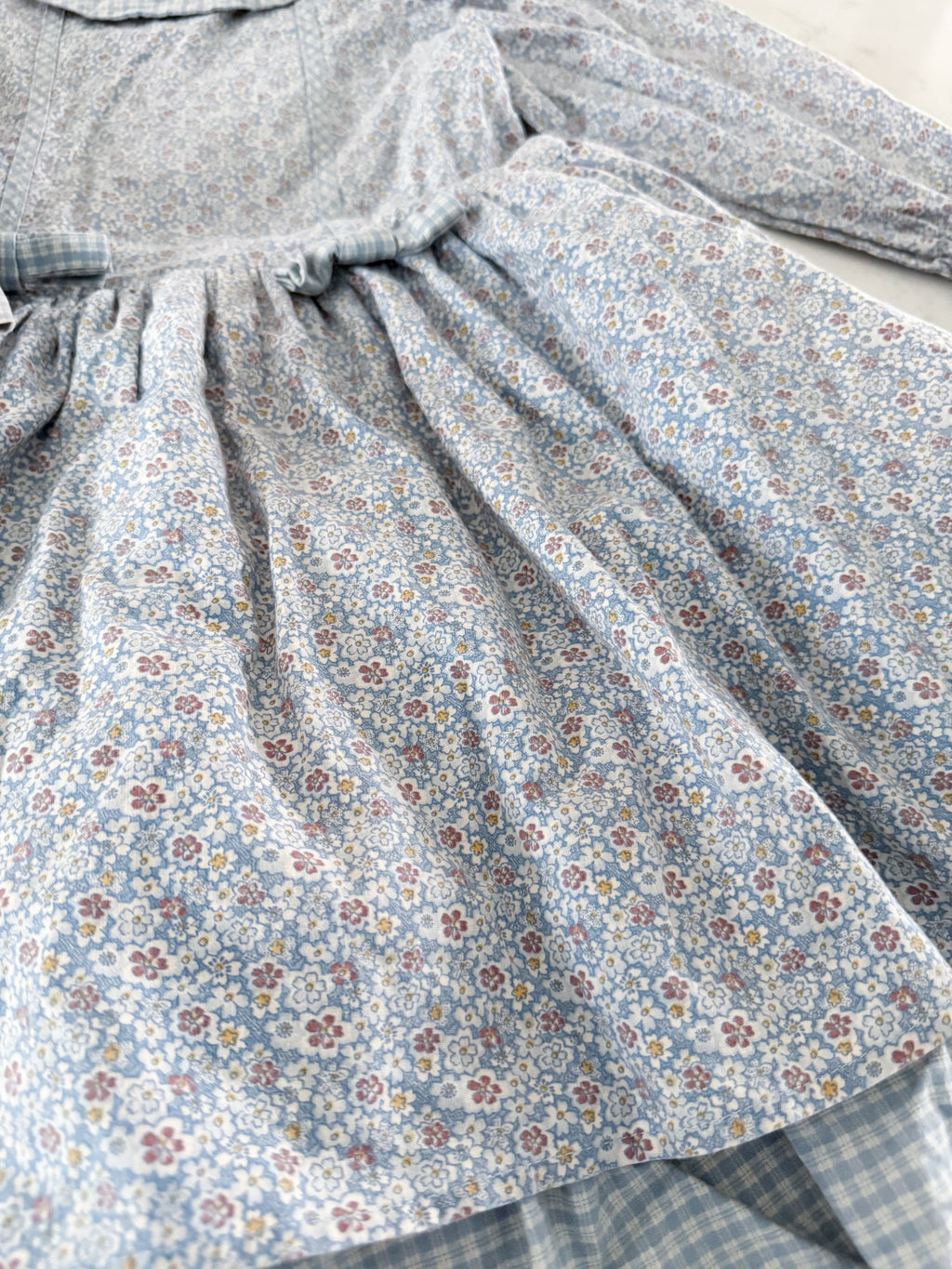 Petites Poupées (1989-1994)- 6Y- GUC- vintage dress with florals all over