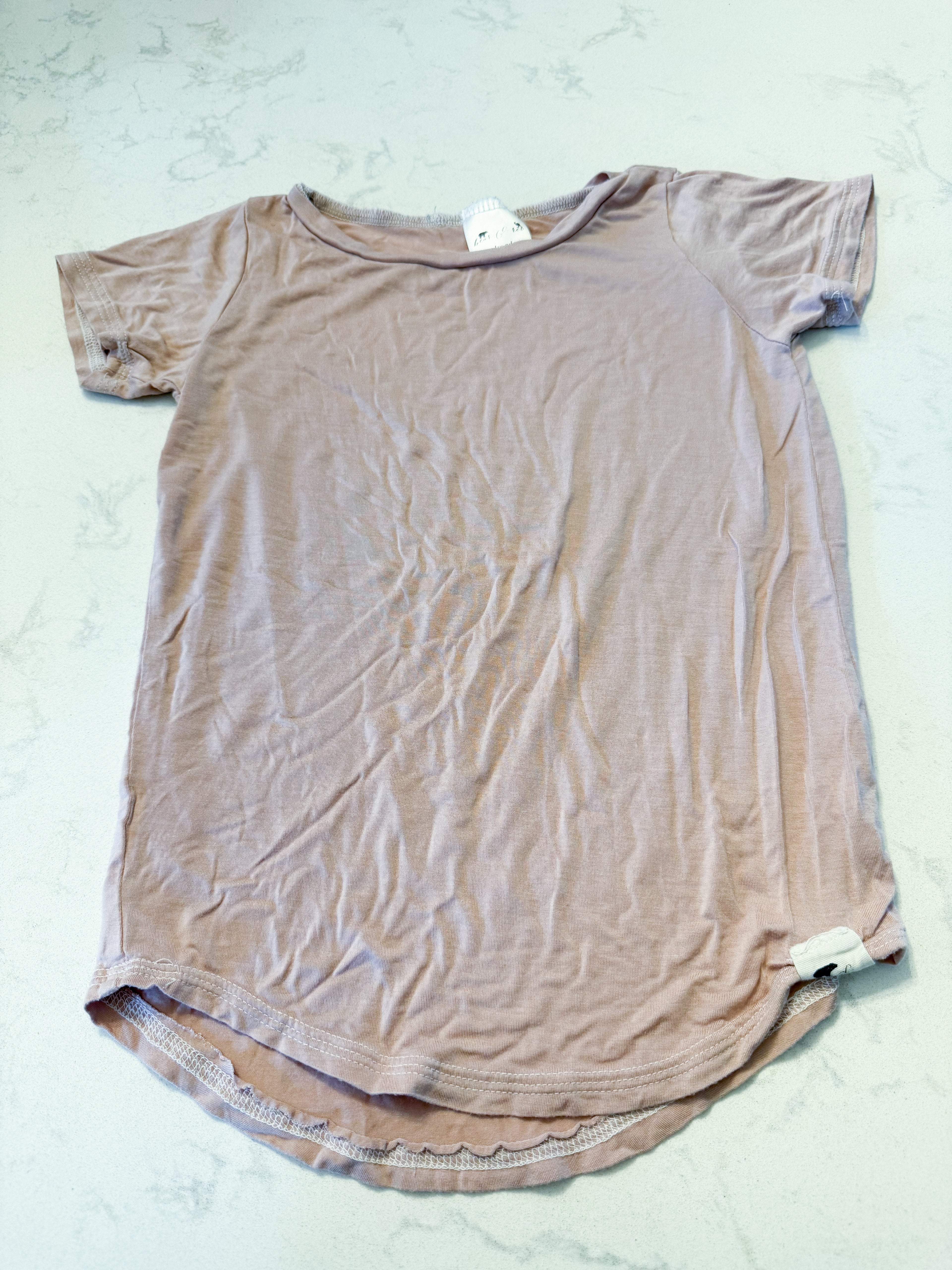 Bear and Roo- 5T- VGUC- dusty light pink bamboo t shirt