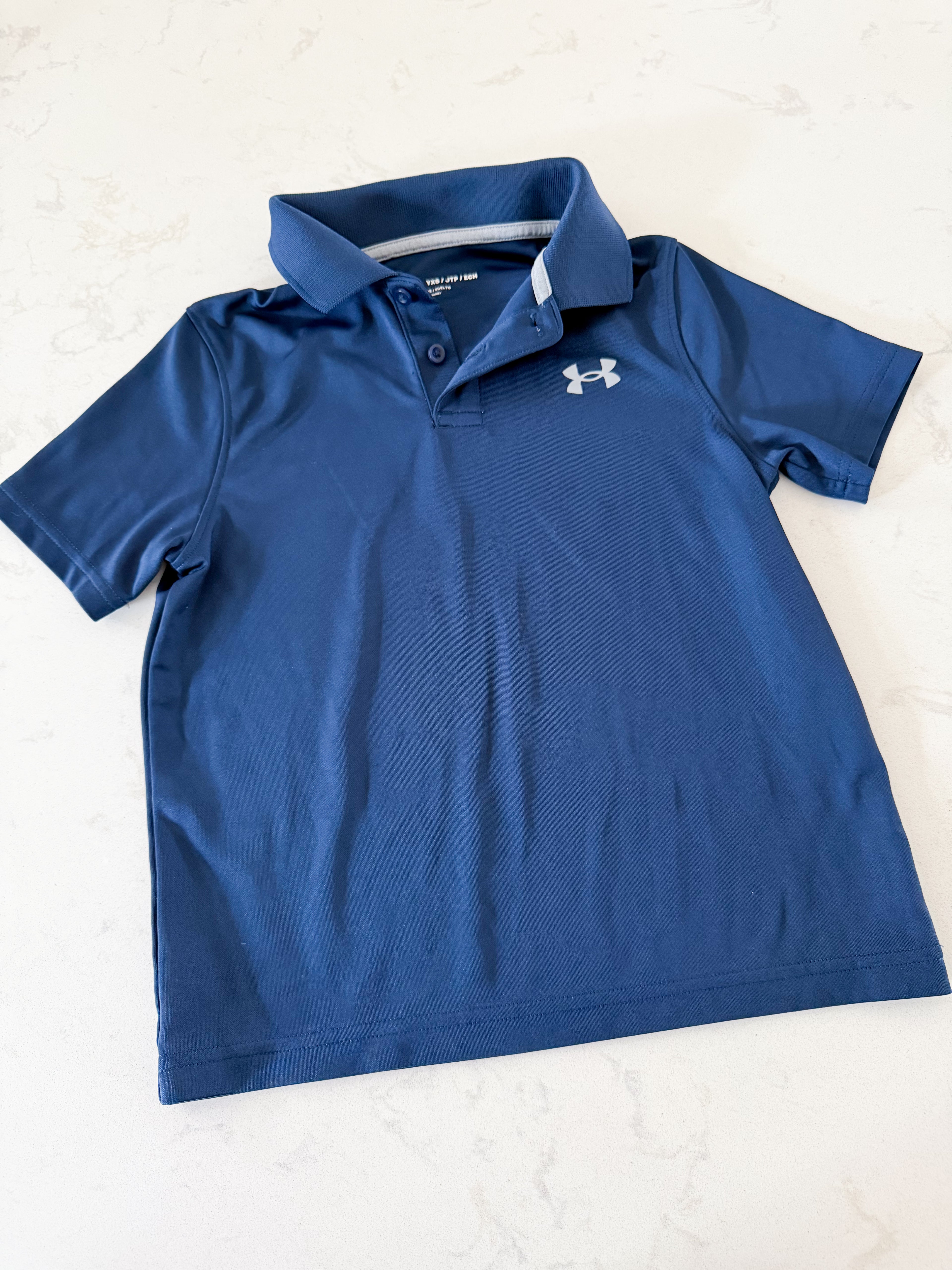 Under Armour- YXS (6-7Y)- VGUC- navy blue polo with grey logo