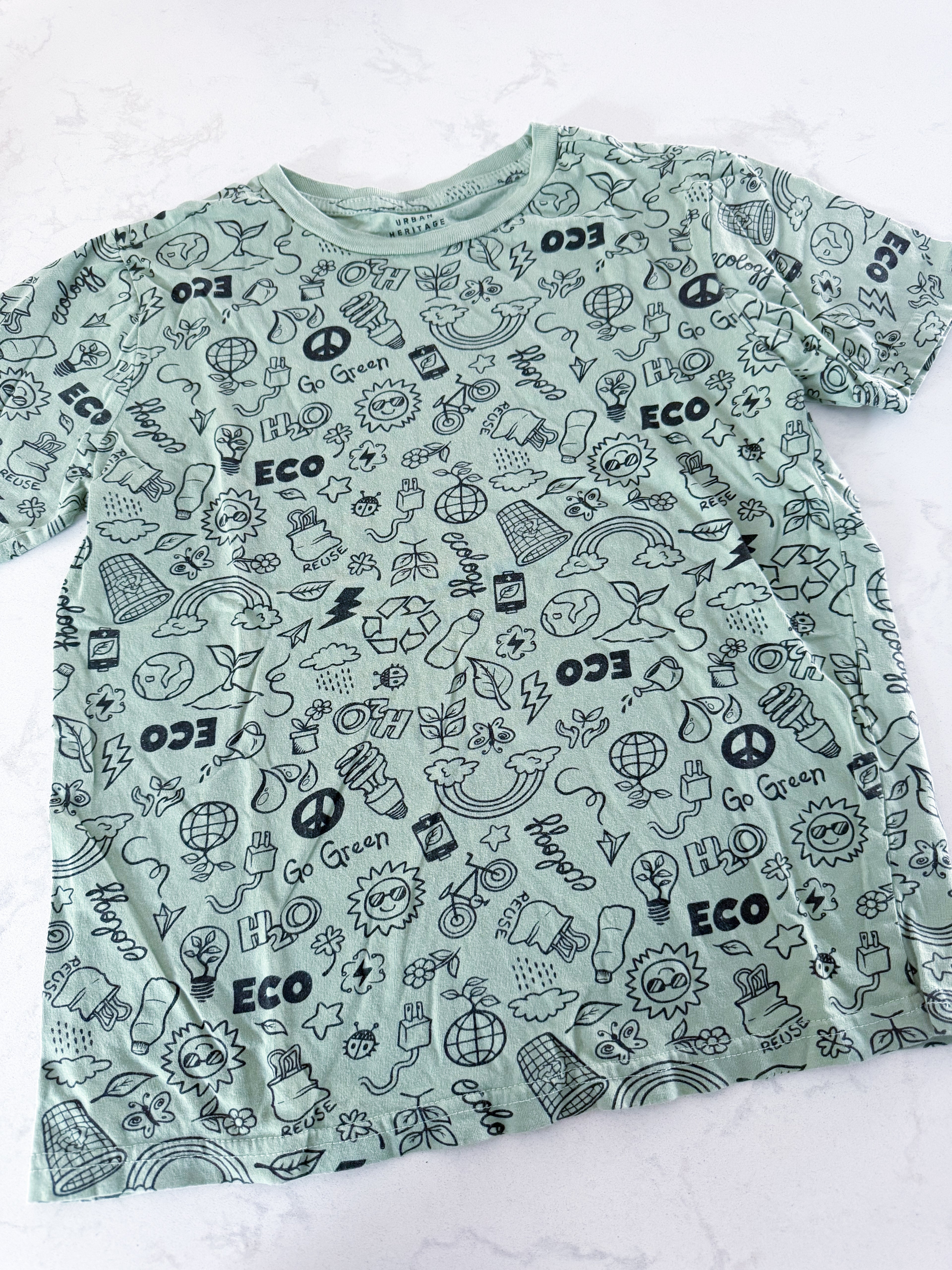 Urban Heritage Youth- 10-12Y- VGUC- green t shirt with eco graphic doodles