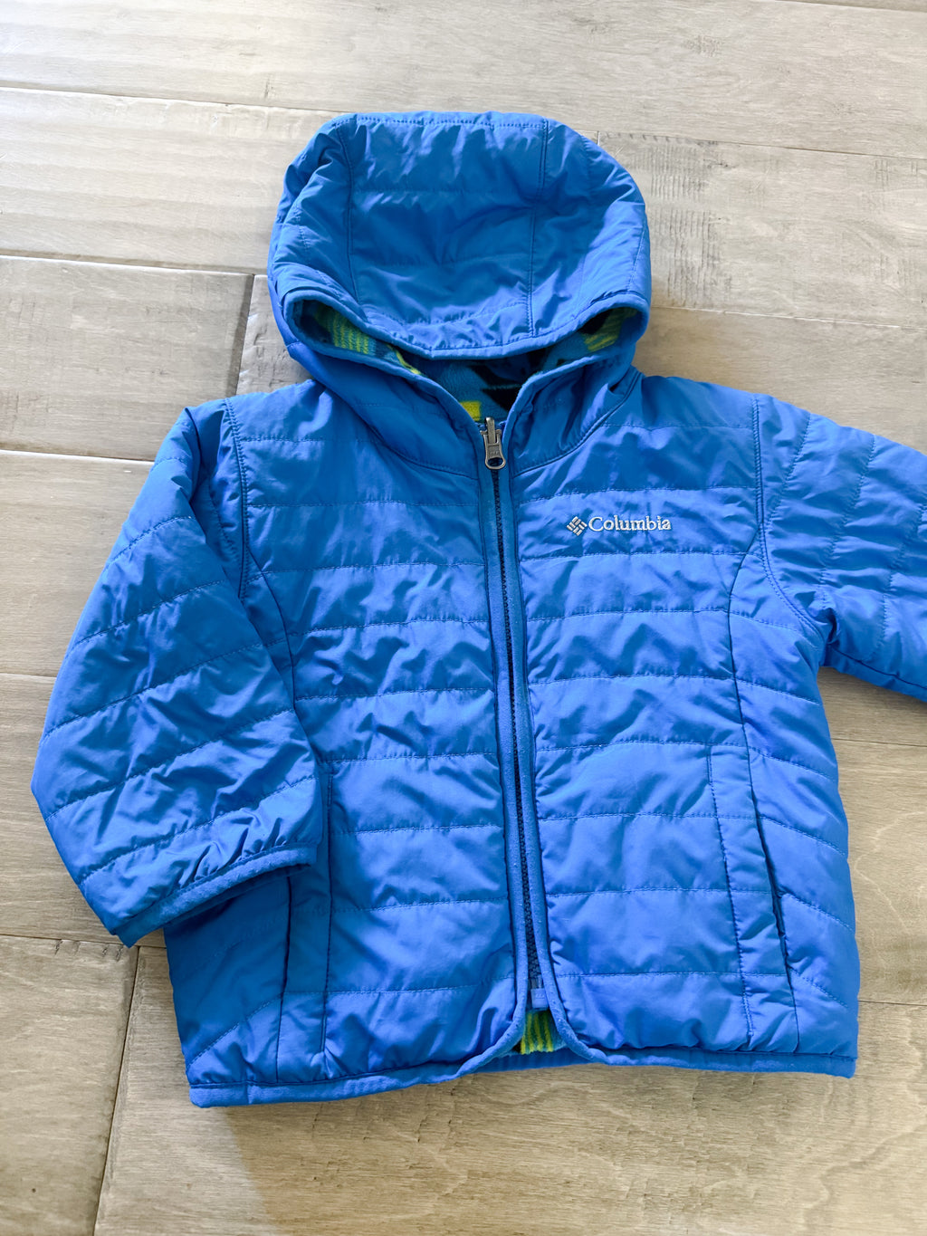 Columbia- 2T- PLAY- blue quilted reversible jacket with patterned fleece