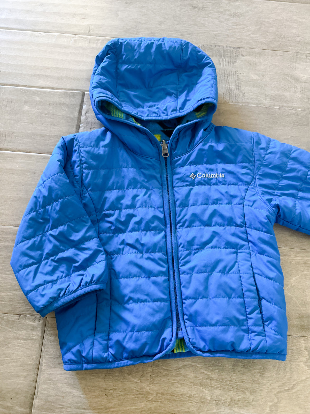 Columbia- 2T- PLAY- blue quilted reversible jacket with patterned fleece